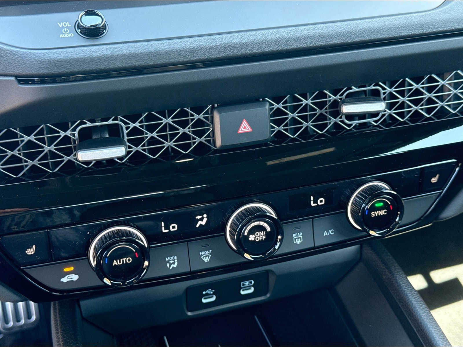2025 Honda Accord Hybrid - Photo 14