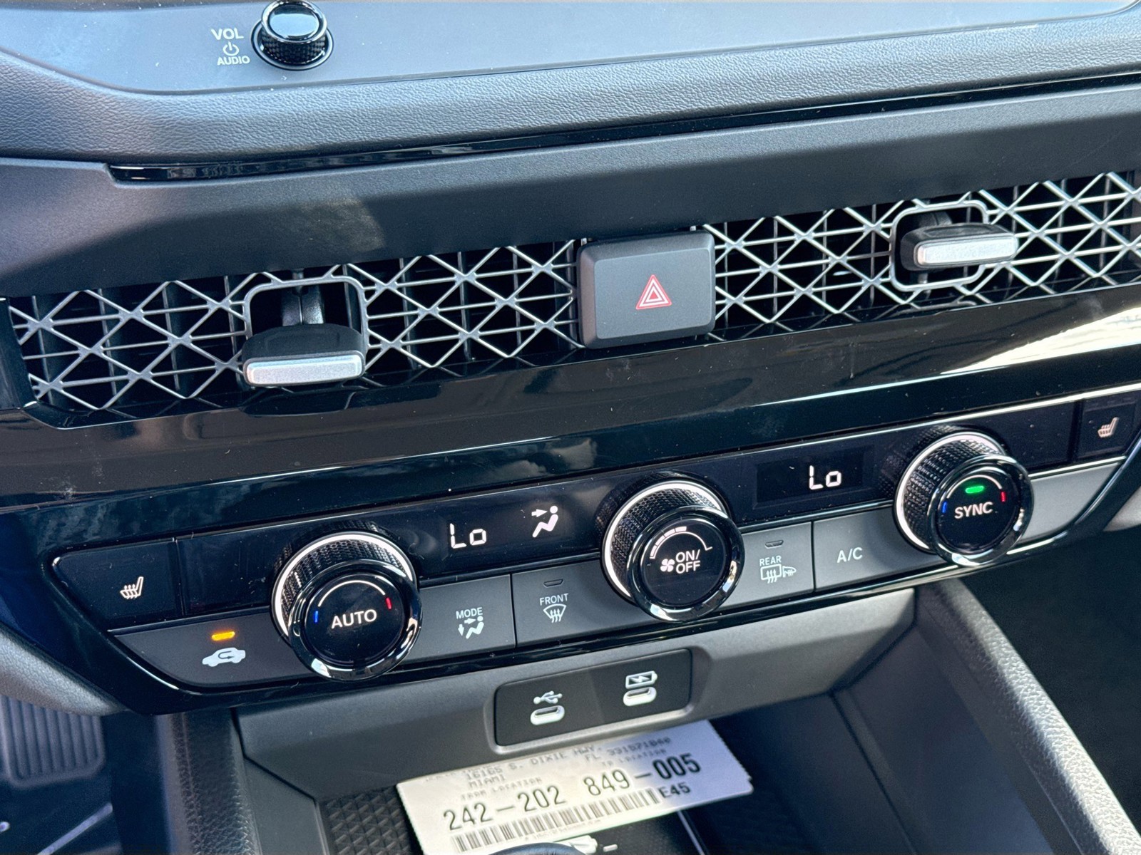 2025 Honda Accord Hybrid - Photo 14