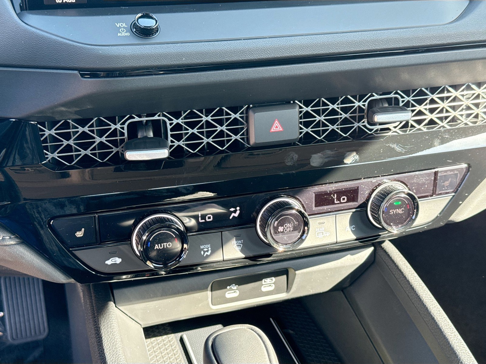 2025 Honda Accord Hybrid - Photo 12