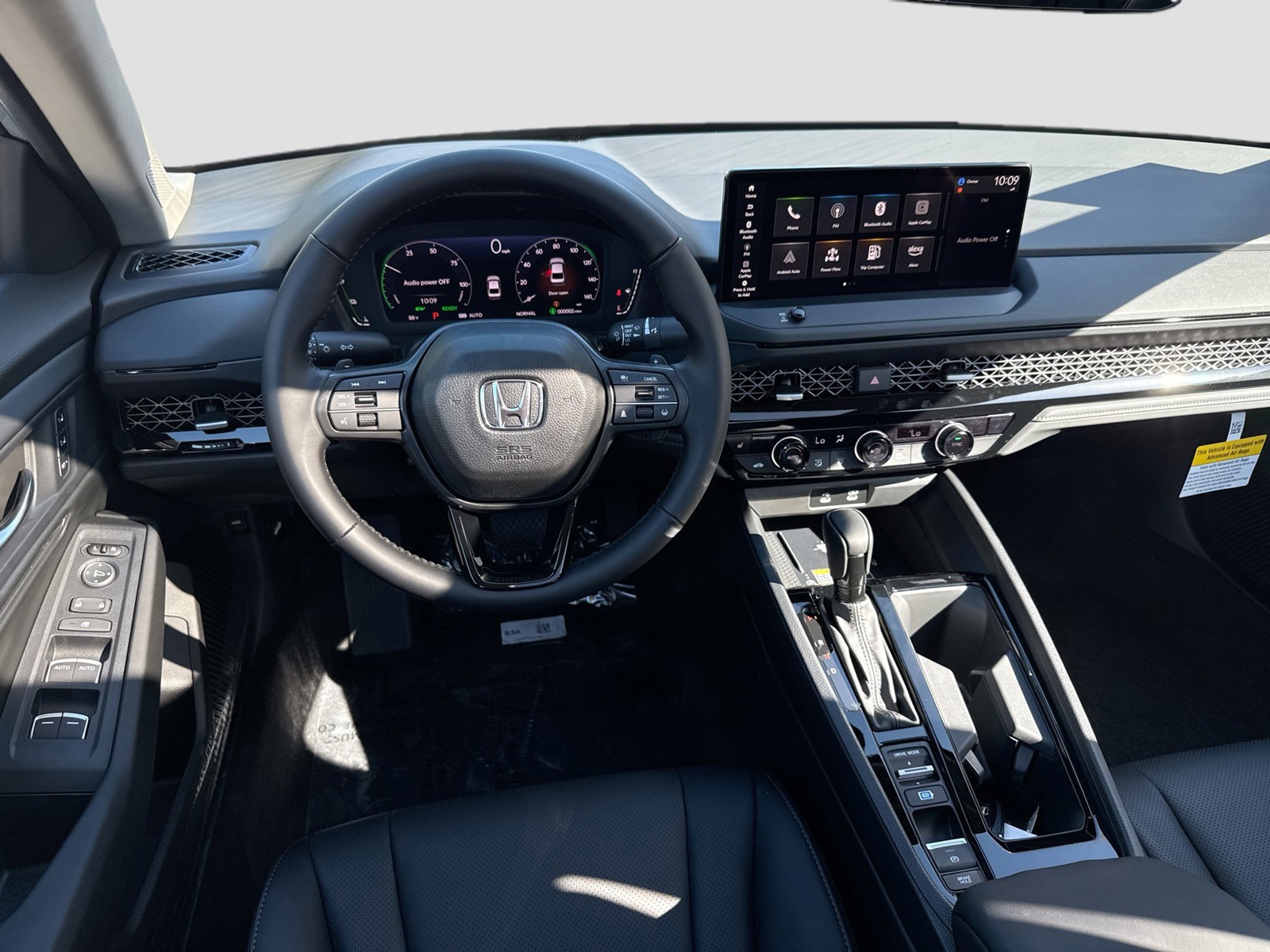 2025 Honda Accord Hybrid - Photo 16