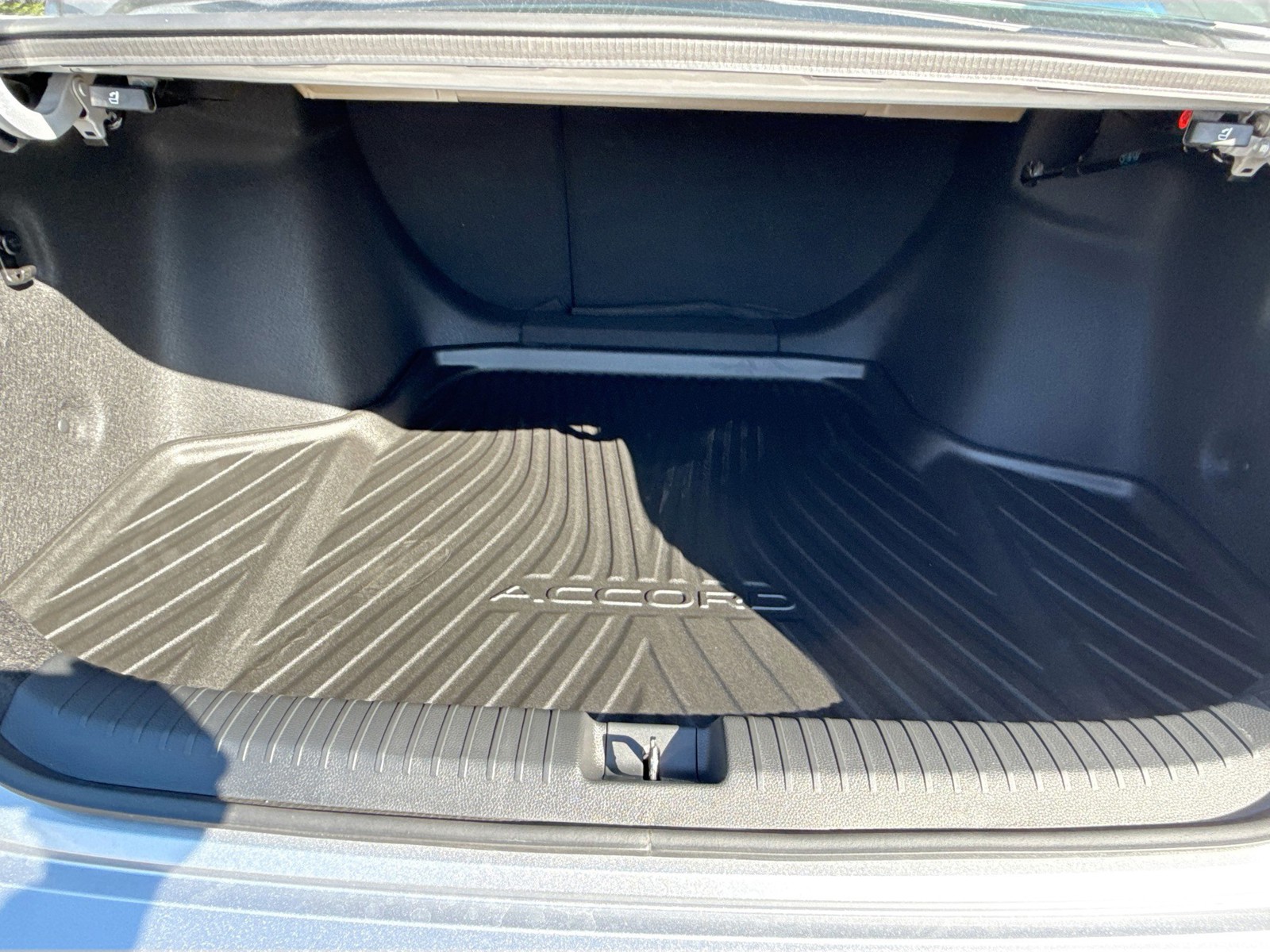 2025 Honda Accord Hybrid - Photo 20
