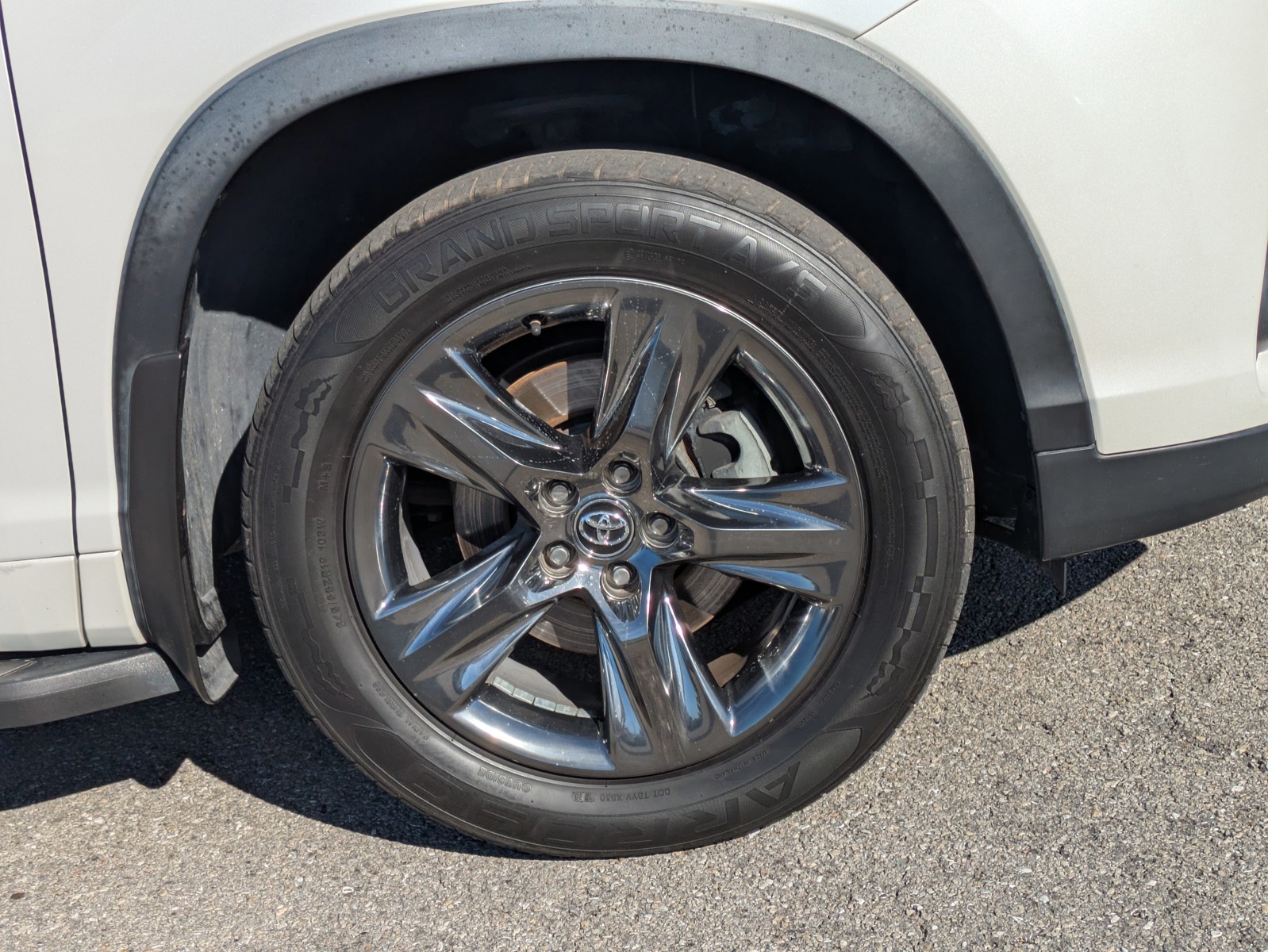 2017 Toyota Highlander - Photo 11