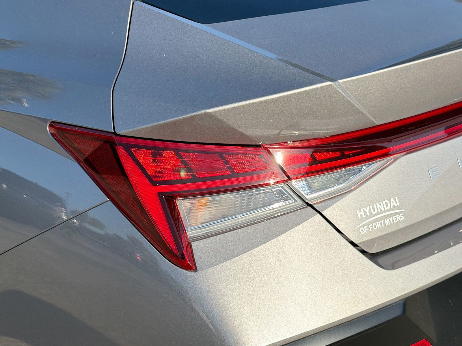 2025 Hyundai Elantra Hybrid - Photo 10