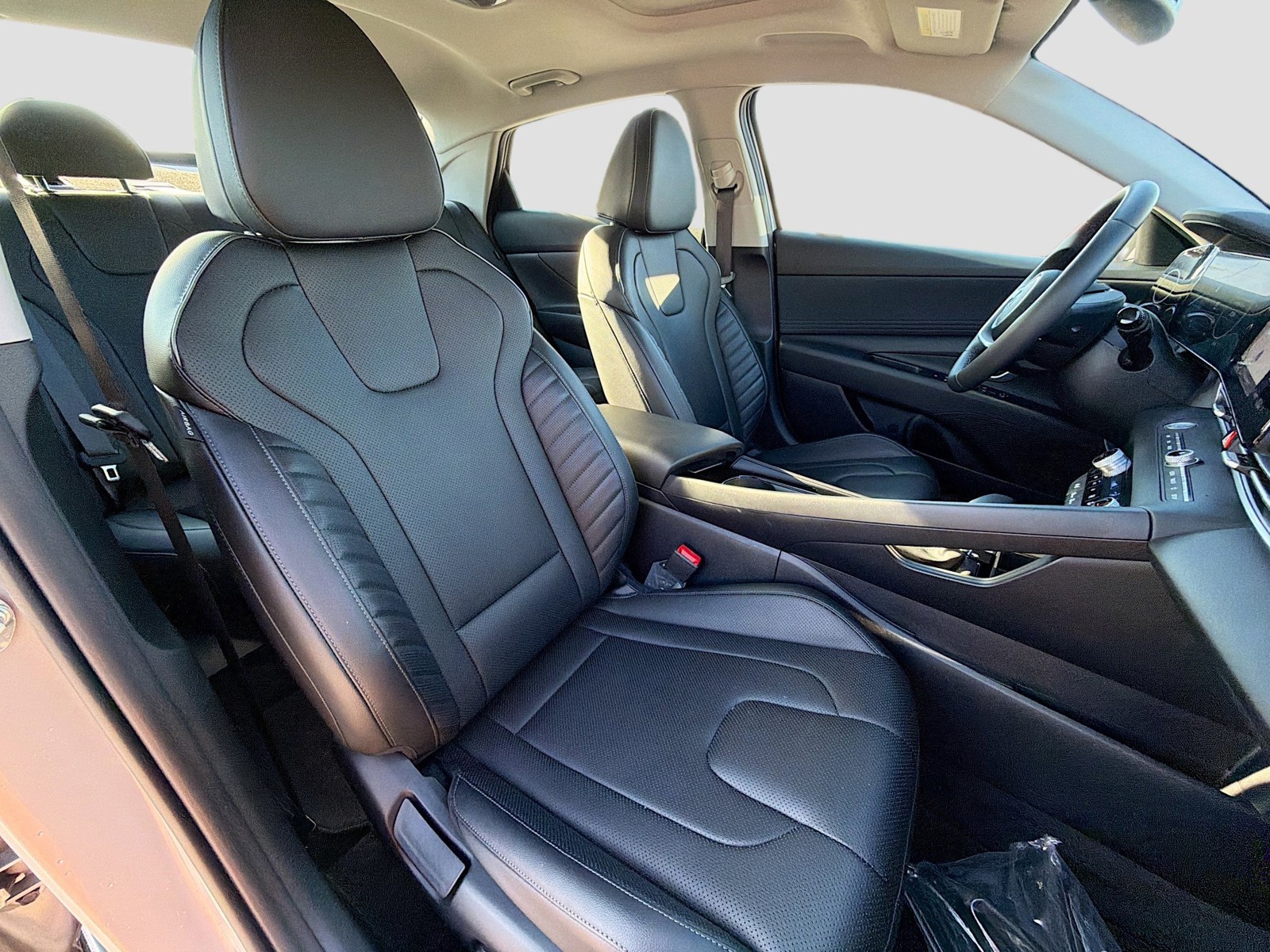 2025 Hyundai Elantra Hybrid - Photo 14