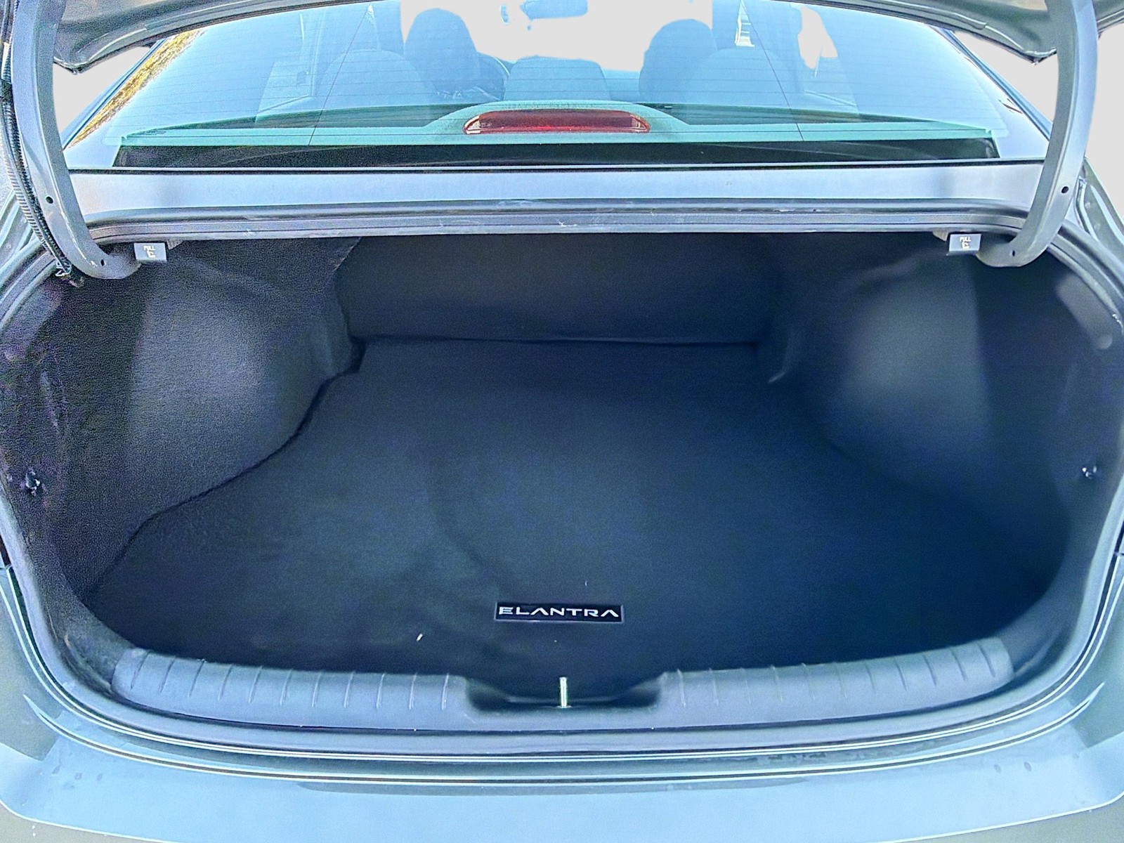 2025 Hyundai Elantra - Photo 12