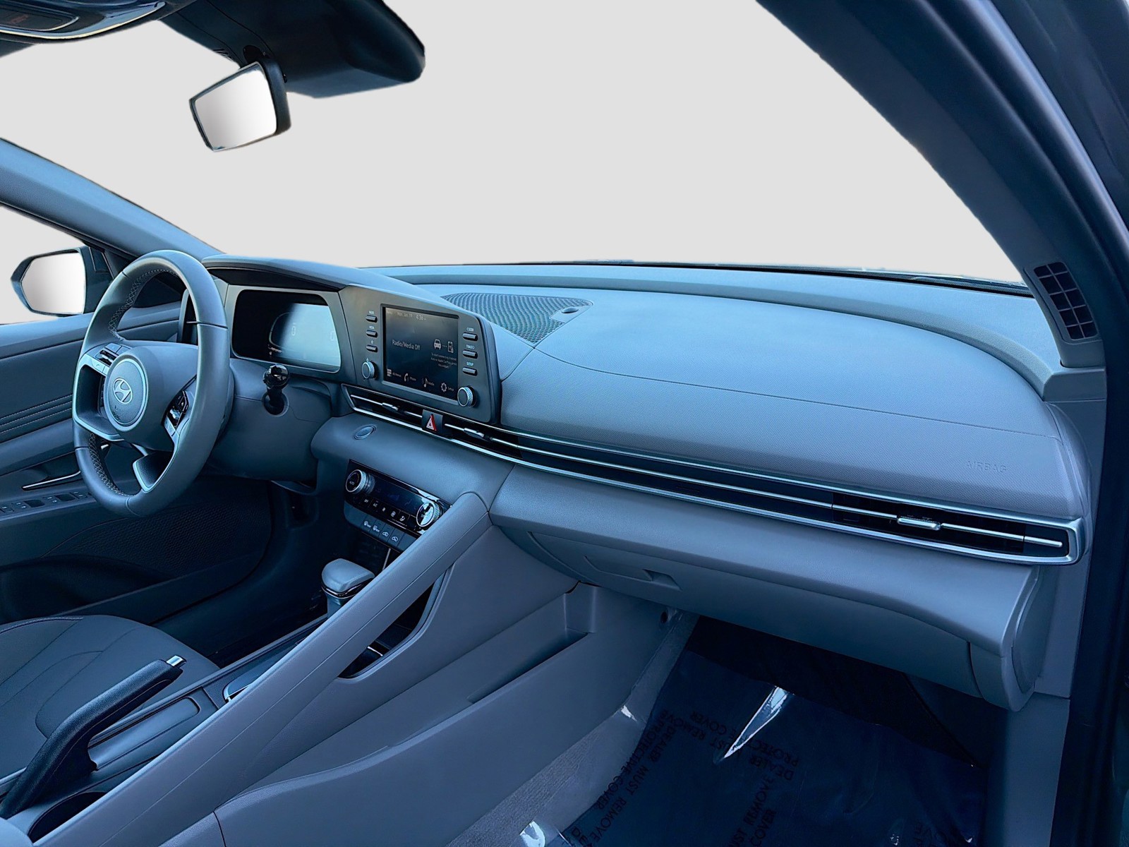 2025 Hyundai Elantra - Photo 13
