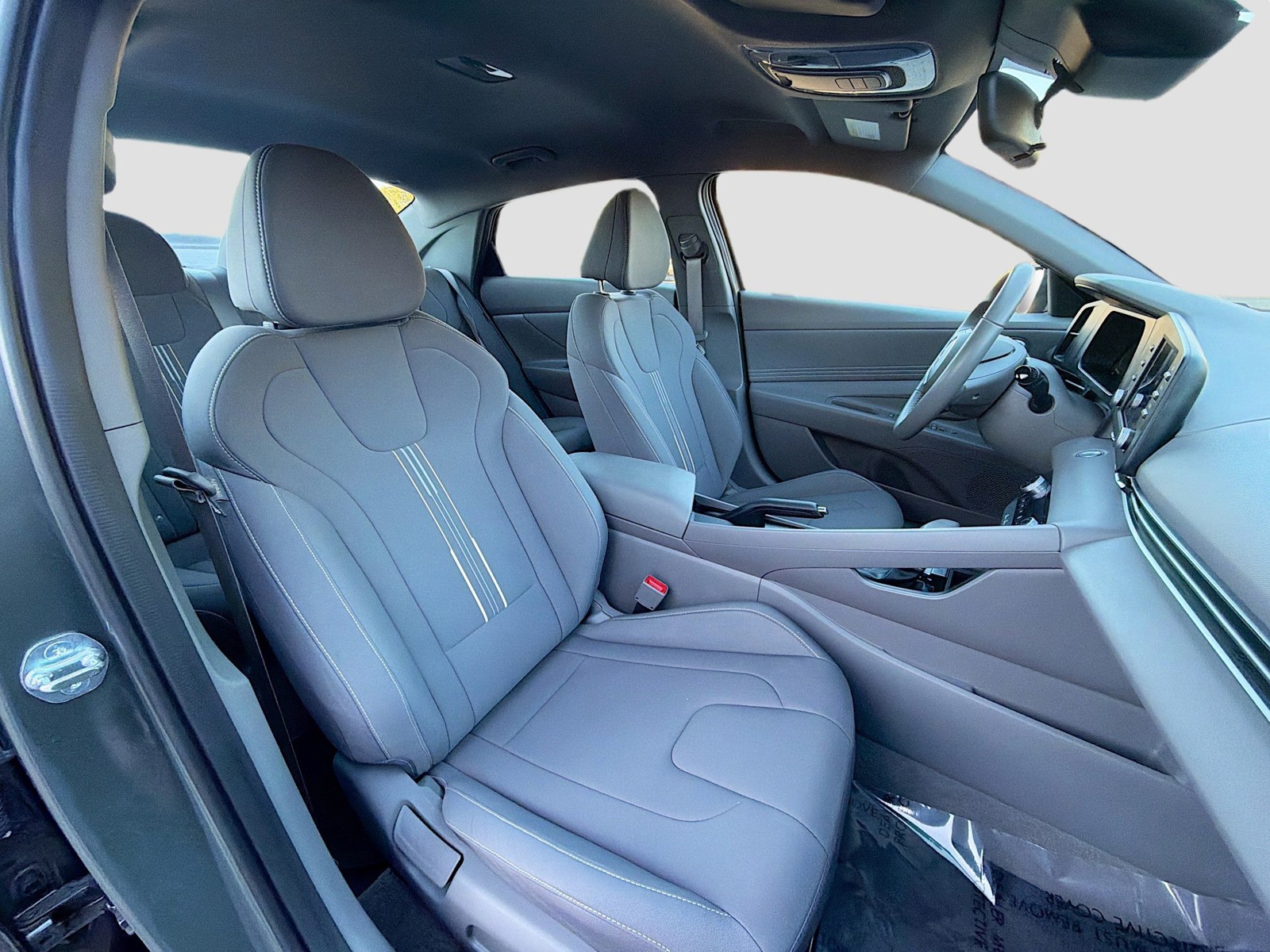 2025 Hyundai Elantra - Photo 14