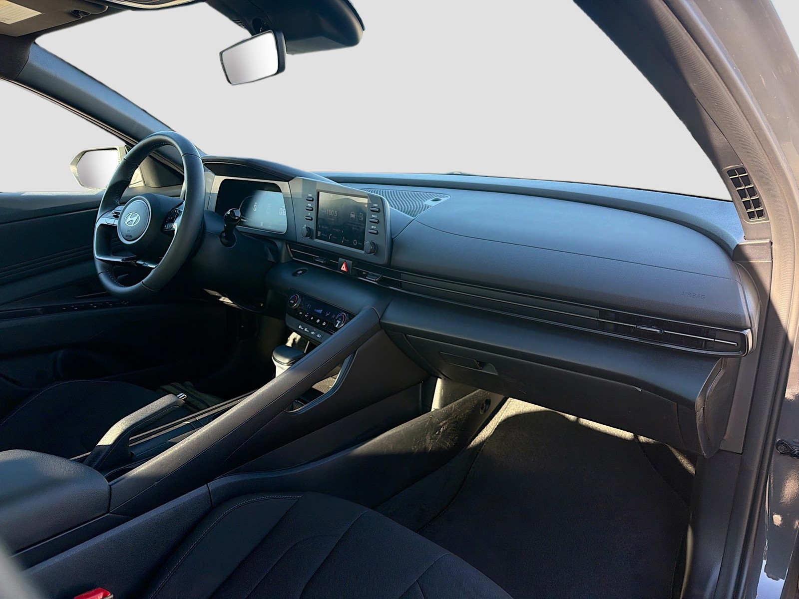 2025 Hyundai Elantra - Photo 12