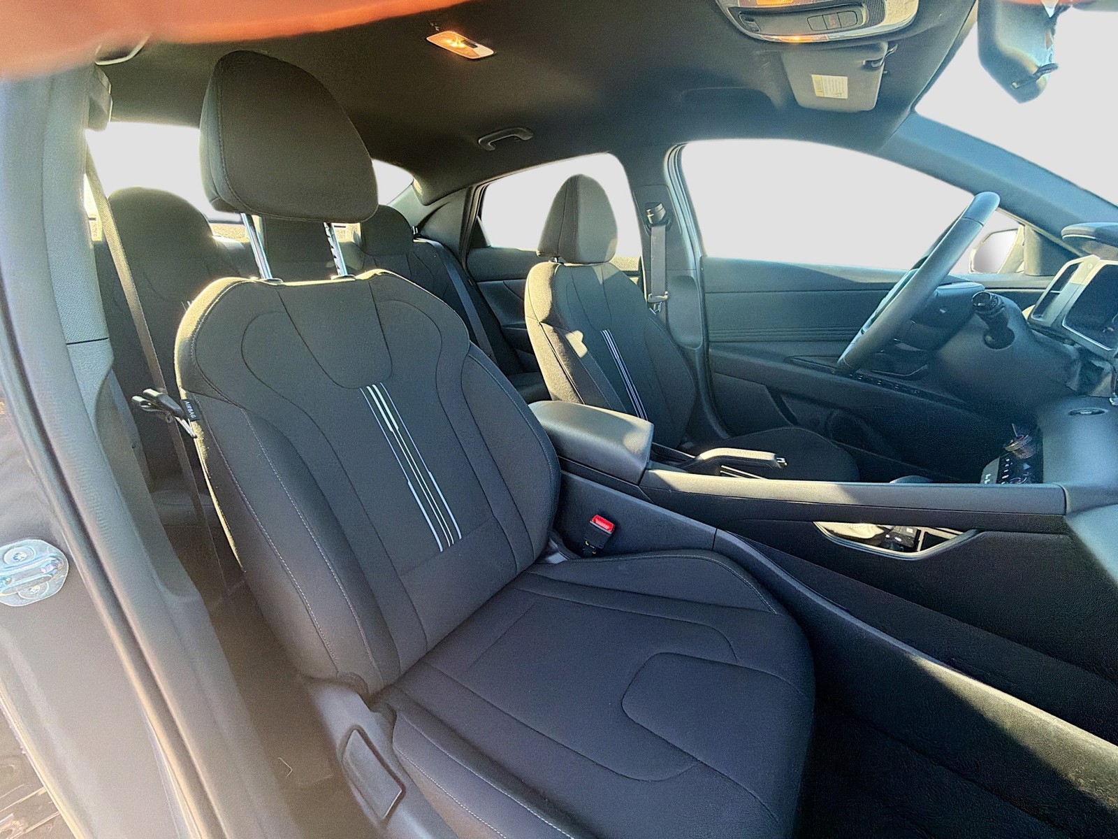 2025 Hyundai Elantra - Photo 13