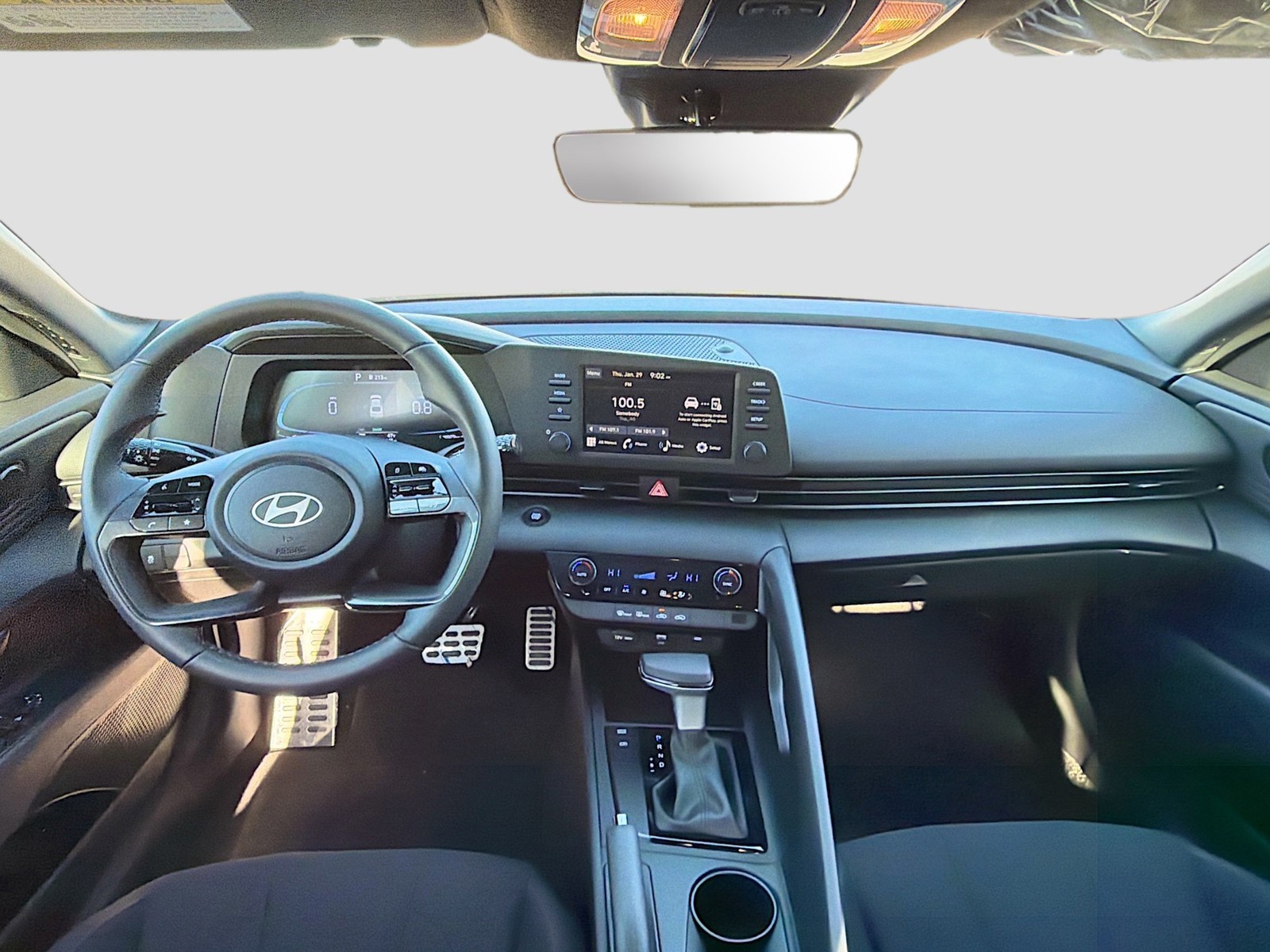 2025 Hyundai Elantra - Photo 14
