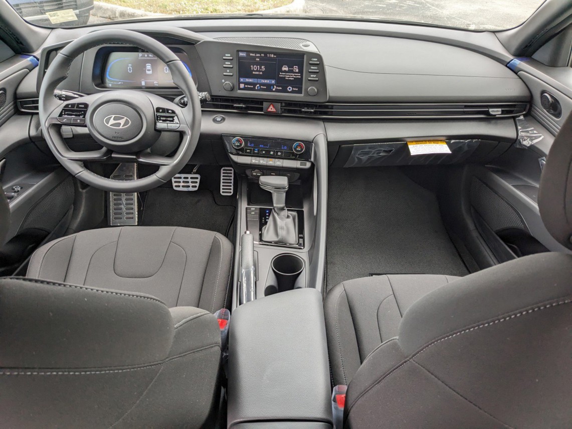 2025 Hyundai ELANTRA - Photo 14