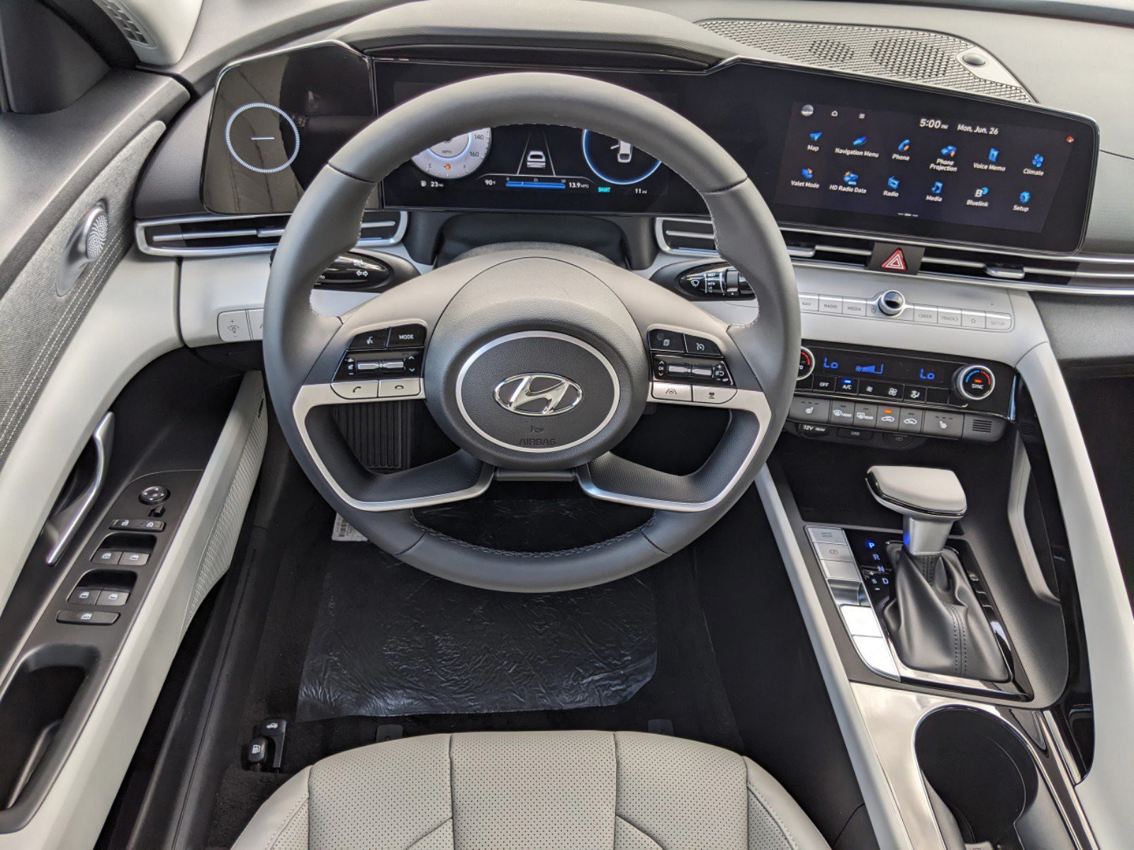 2025 Hyundai ELANTRA - Photo 12