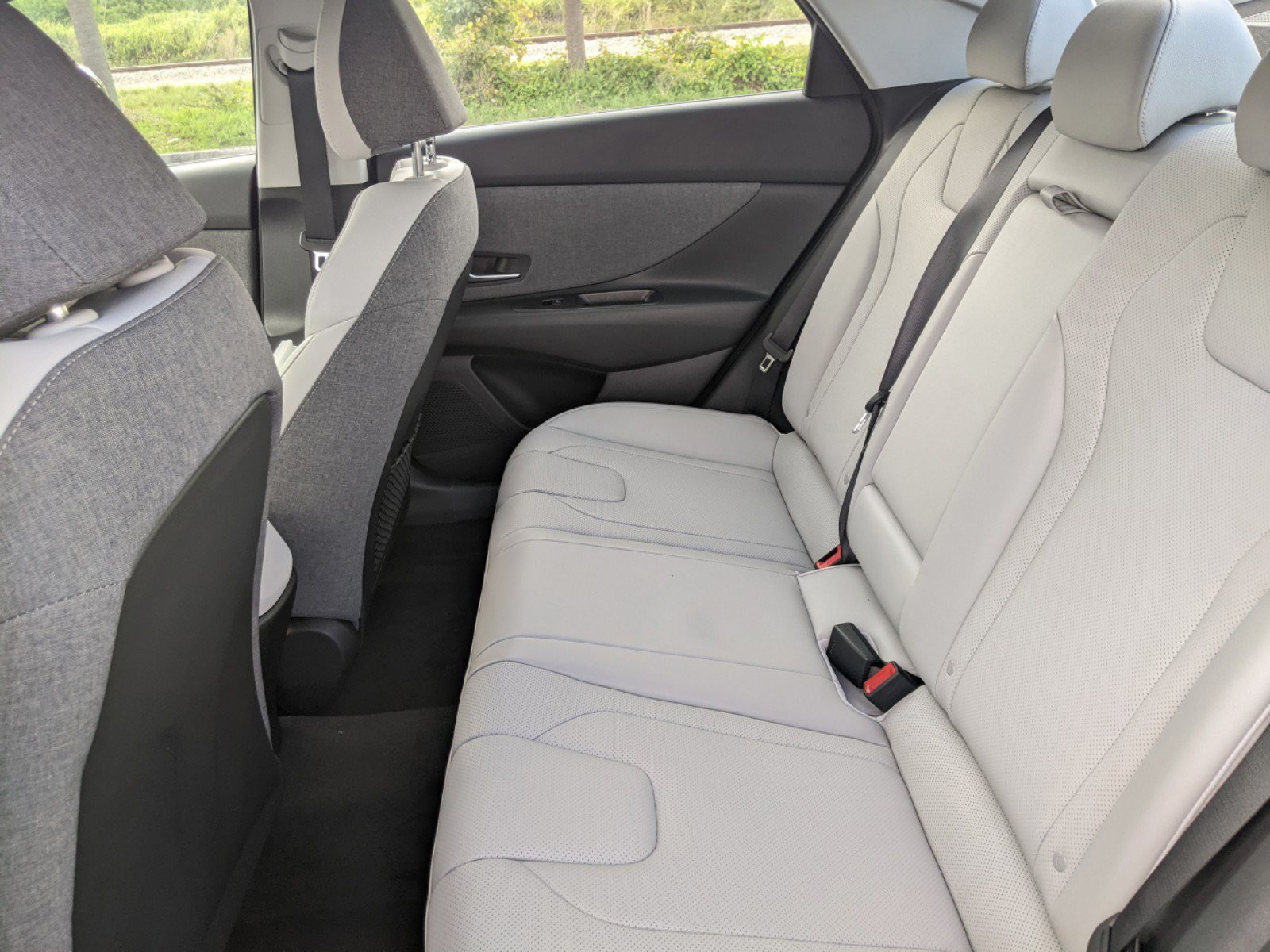 2025 Hyundai ELANTRA - Photo 14