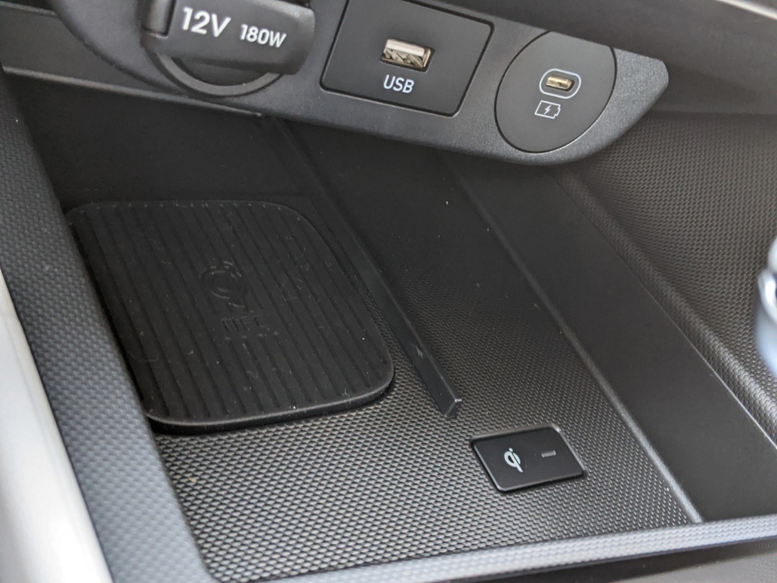 2025 Hyundai ELANTRA - Photo 19