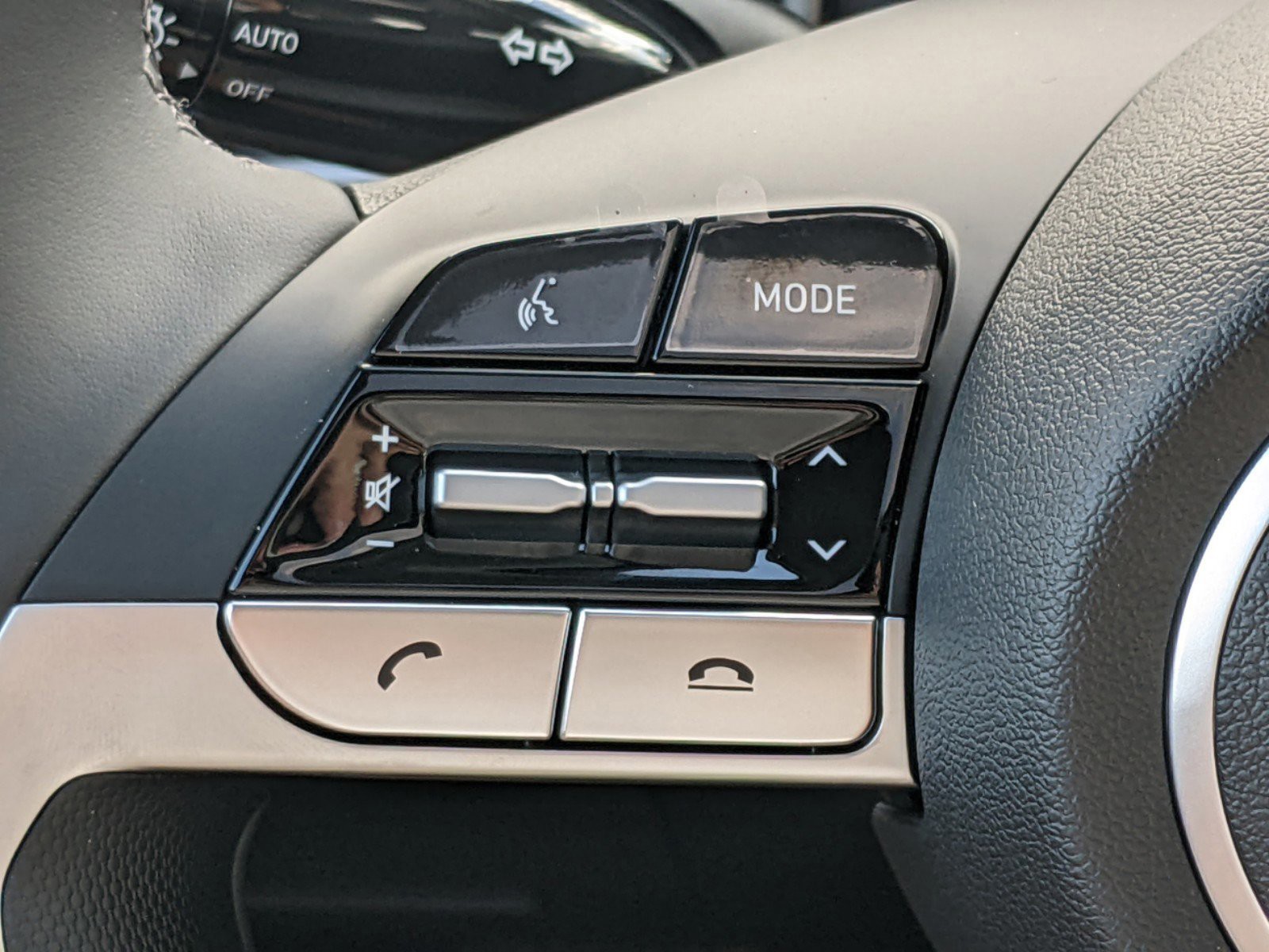 2025 Hyundai ELANTRA - Photo 23