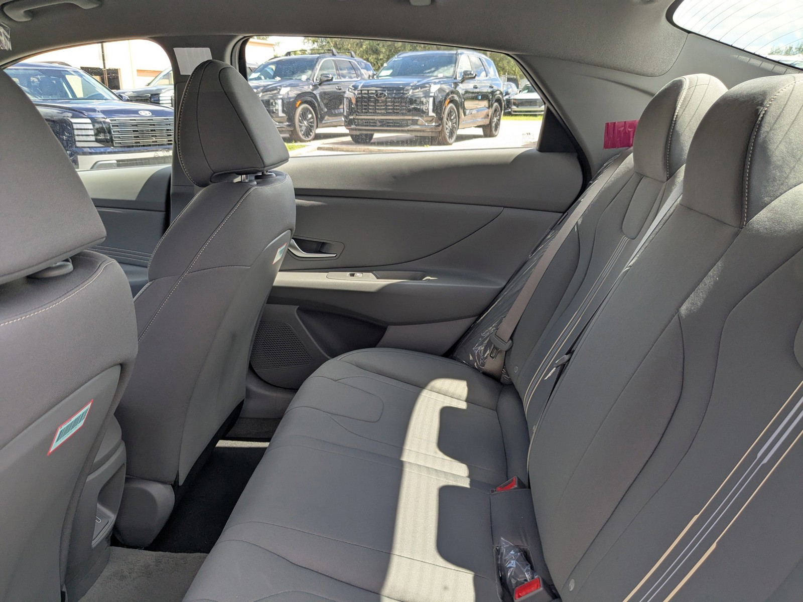 2025 Hyundai ELANTRA - Photo 13