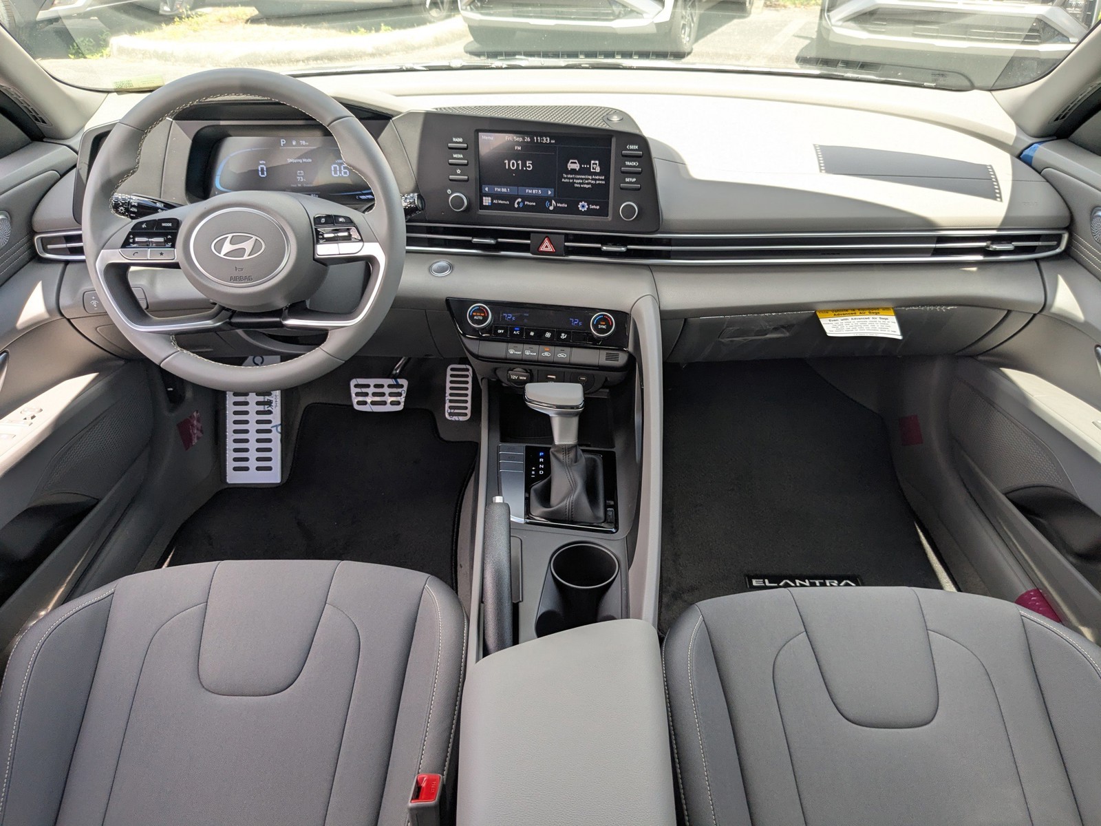 2025 Hyundai ELANTRA - Photo 14