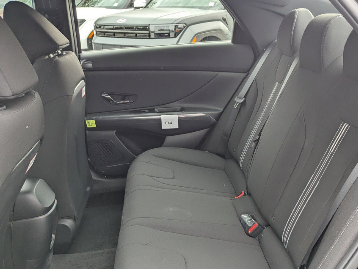 2025 Hyundai ELANTRA - Photo 13