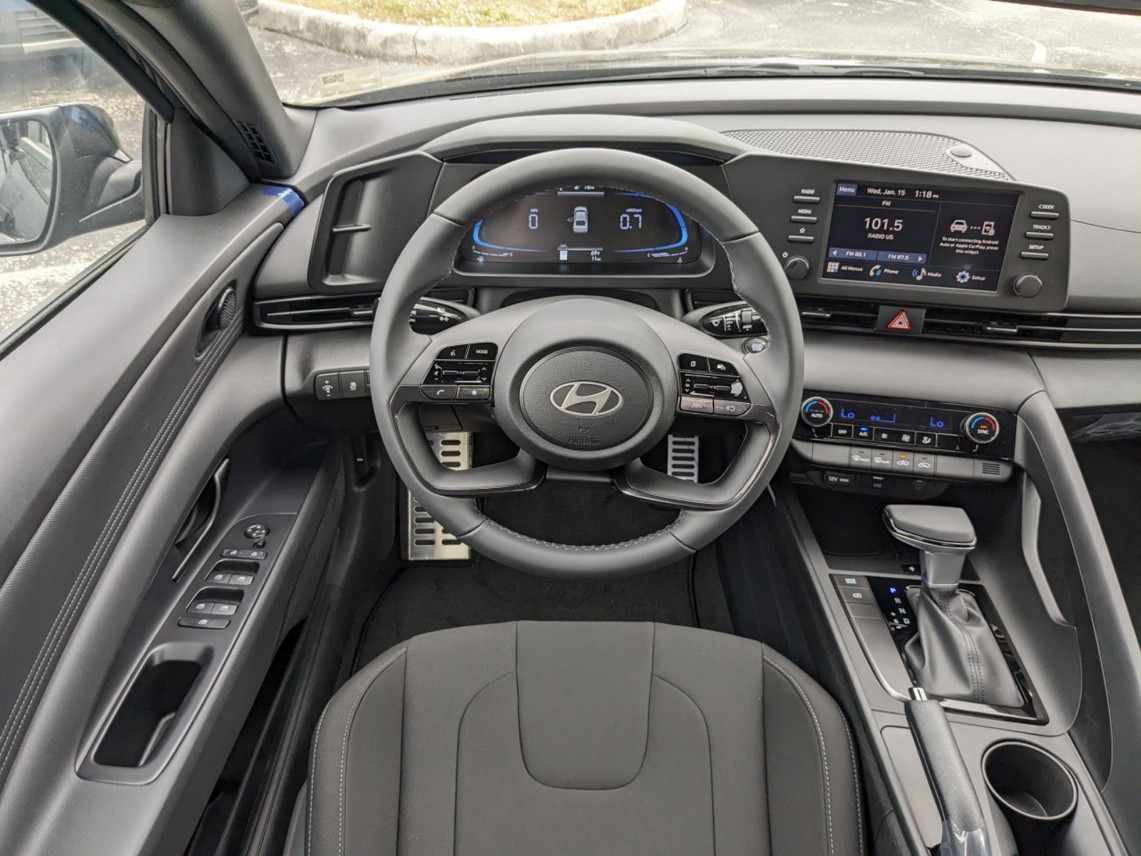 2025 Hyundai ELANTRA - Photo 15