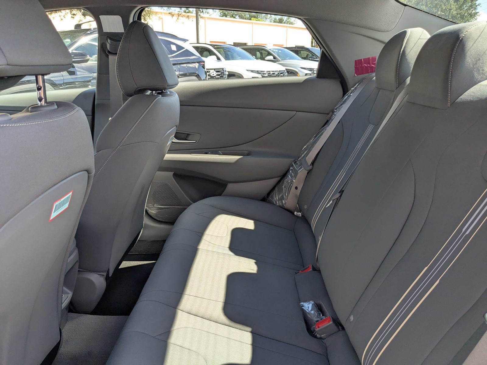 2025 Hyundai ELANTRA - Photo 14