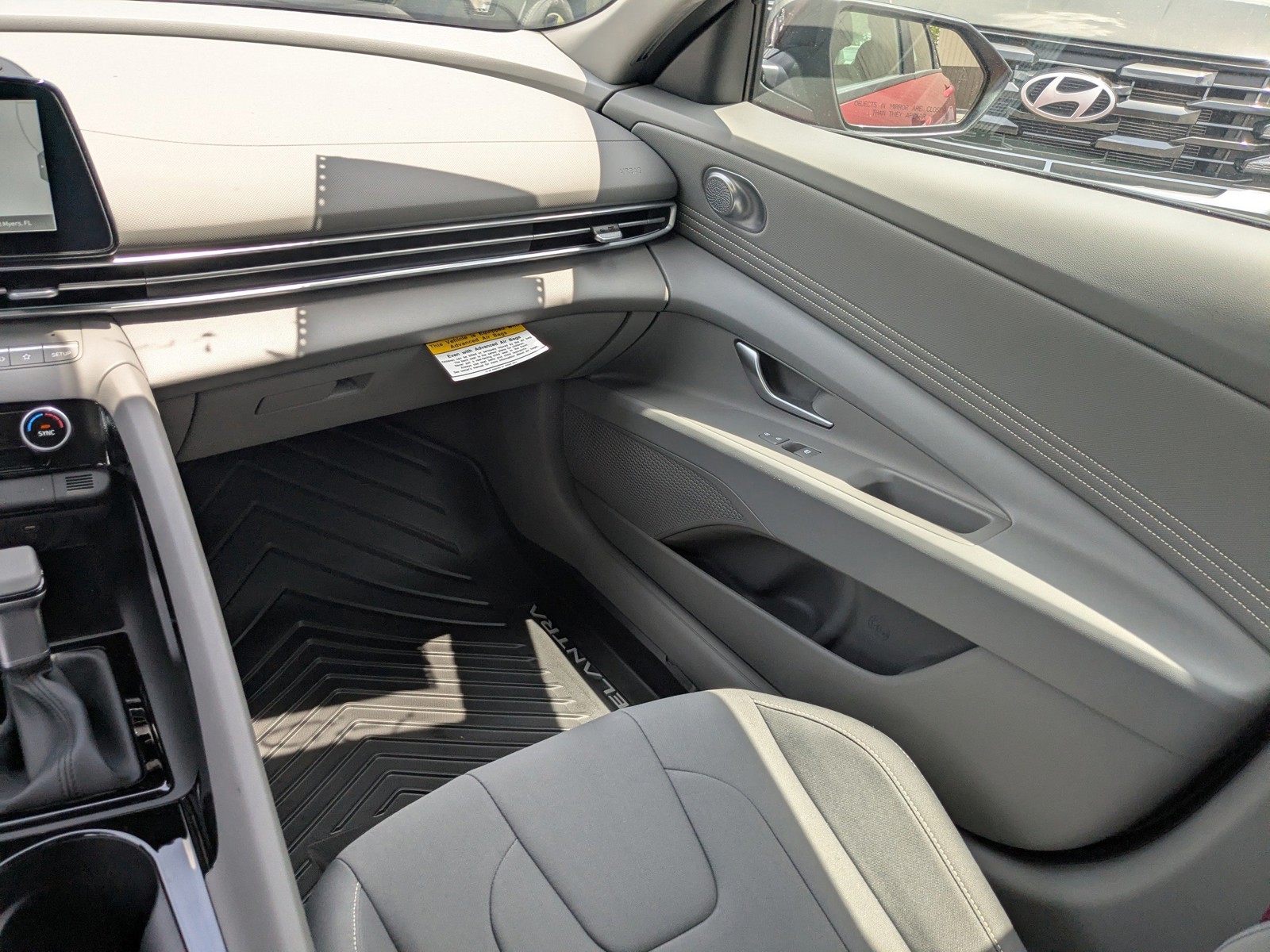 2025 Hyundai ELANTRA HYBRID - Photo 15