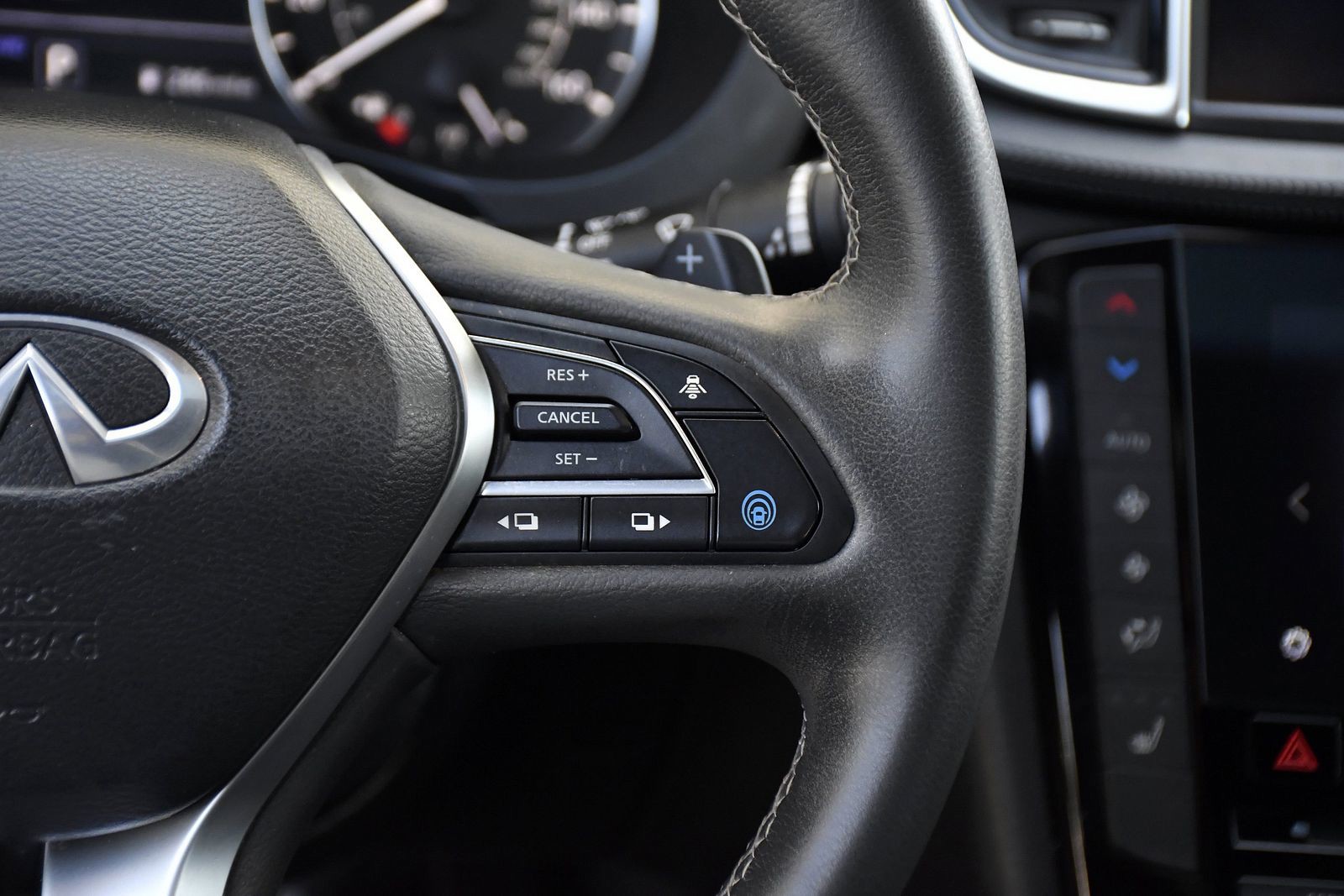 2023 INFINITI QX55 - Photo 9