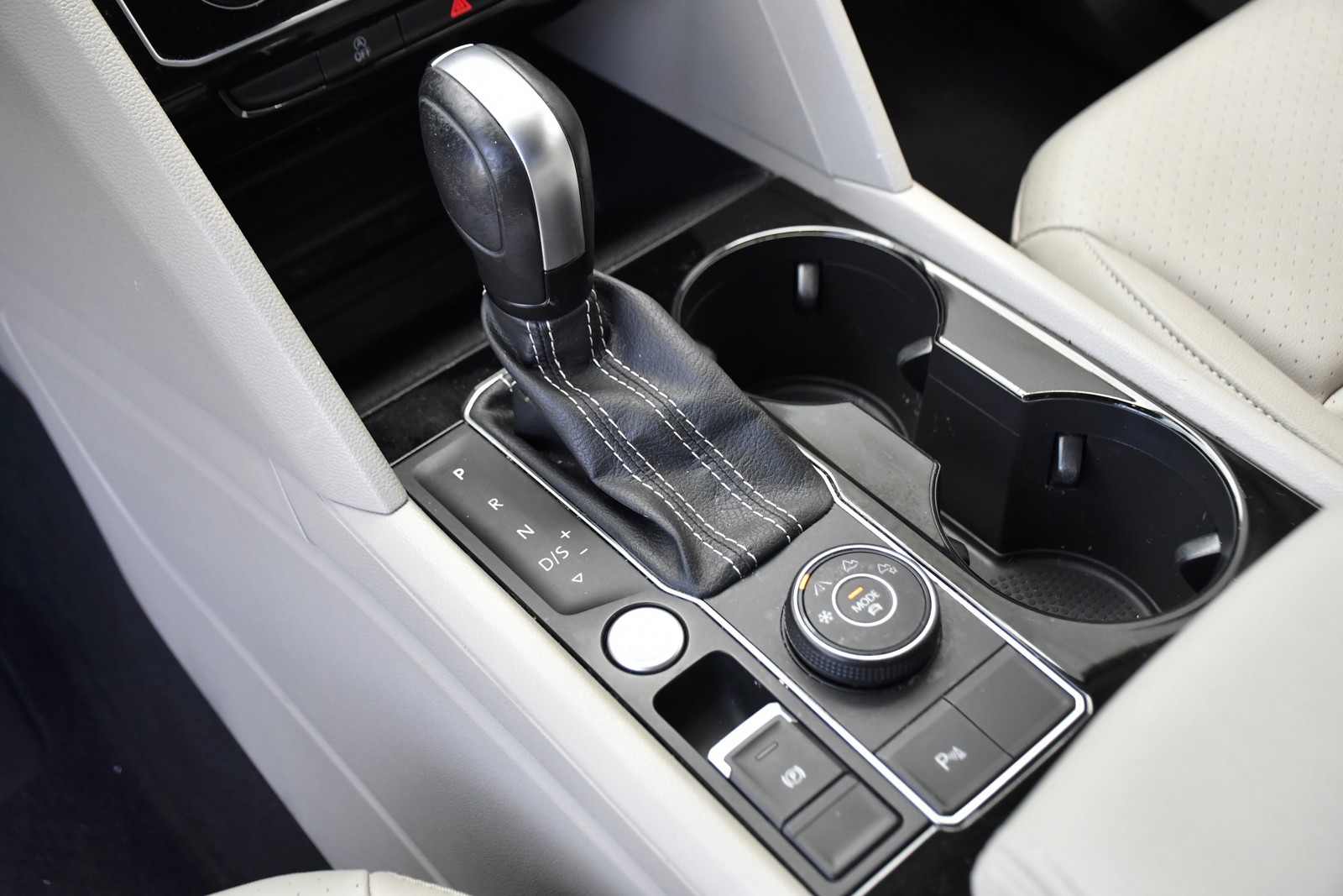 2023 Volkswagen Atlas - Photo 12