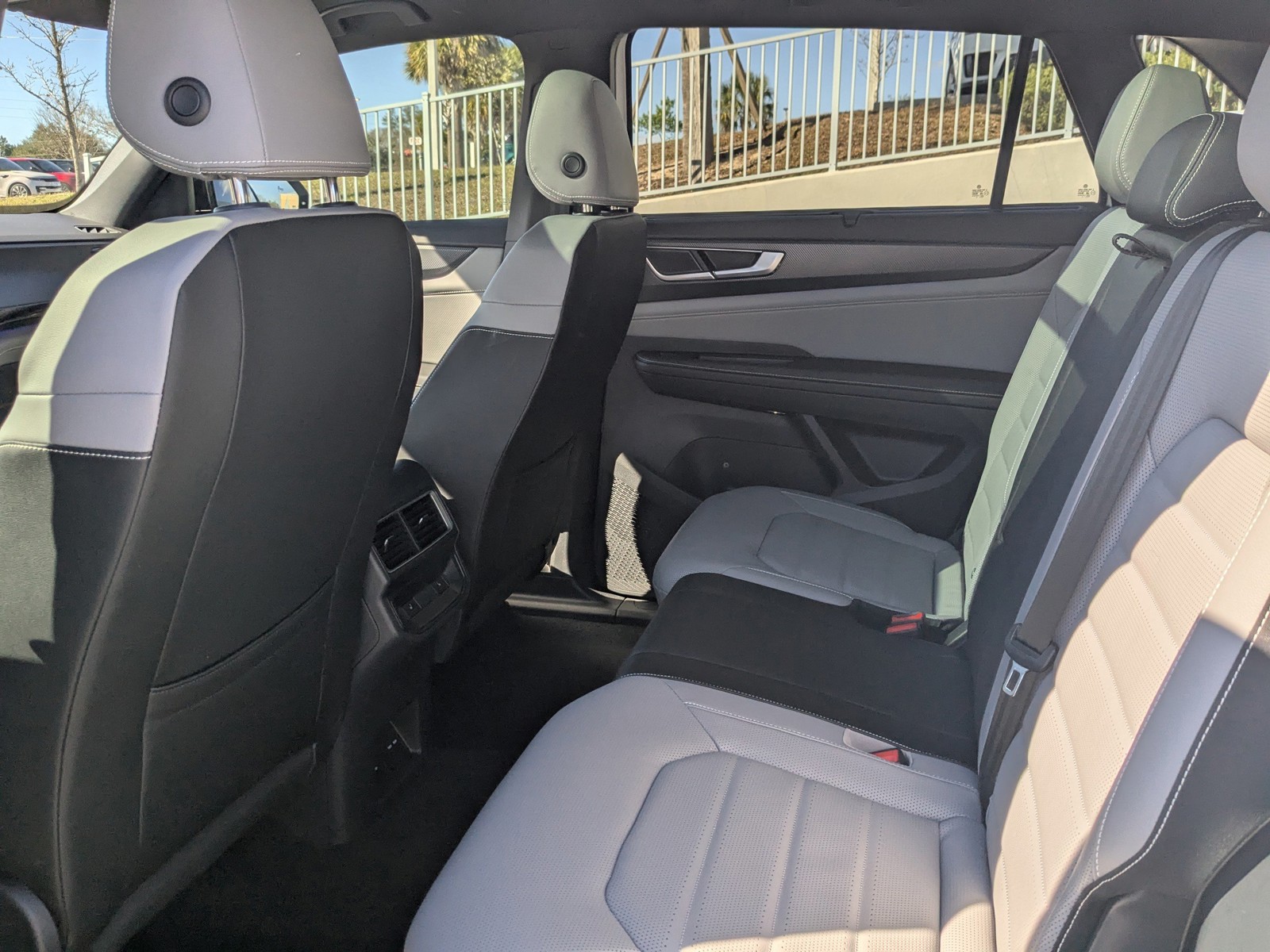 2025 Volkswagen Atlas Cross Sport - Photo 13