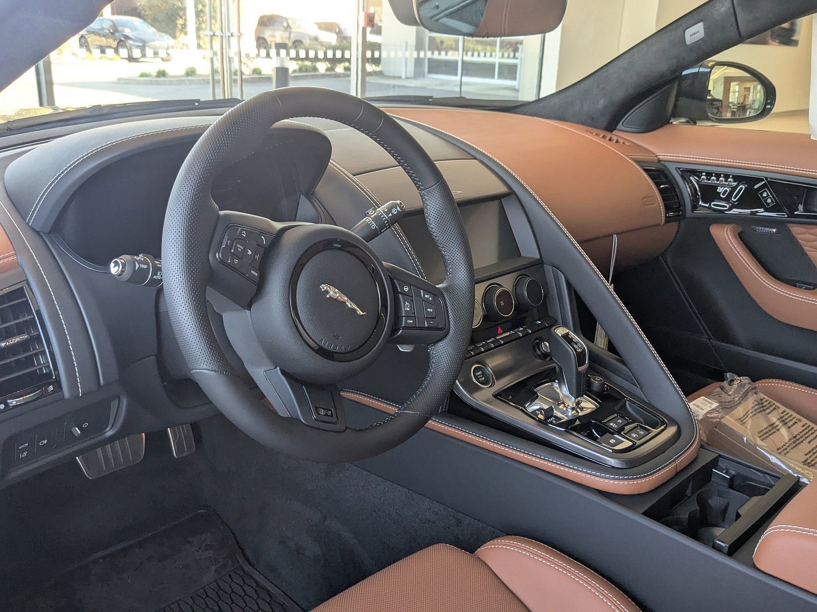 2024 Jaguar F-TYPE - Photo 10