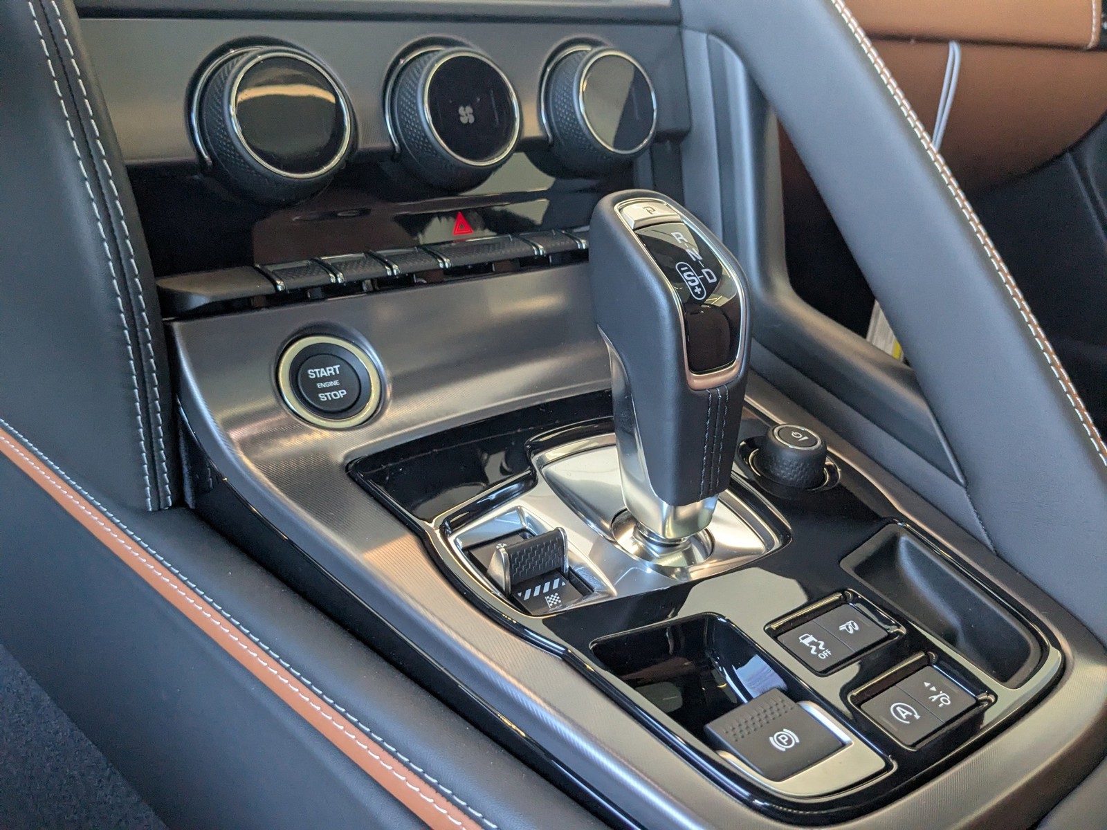 2024 Jaguar F-TYPE - Photo 12