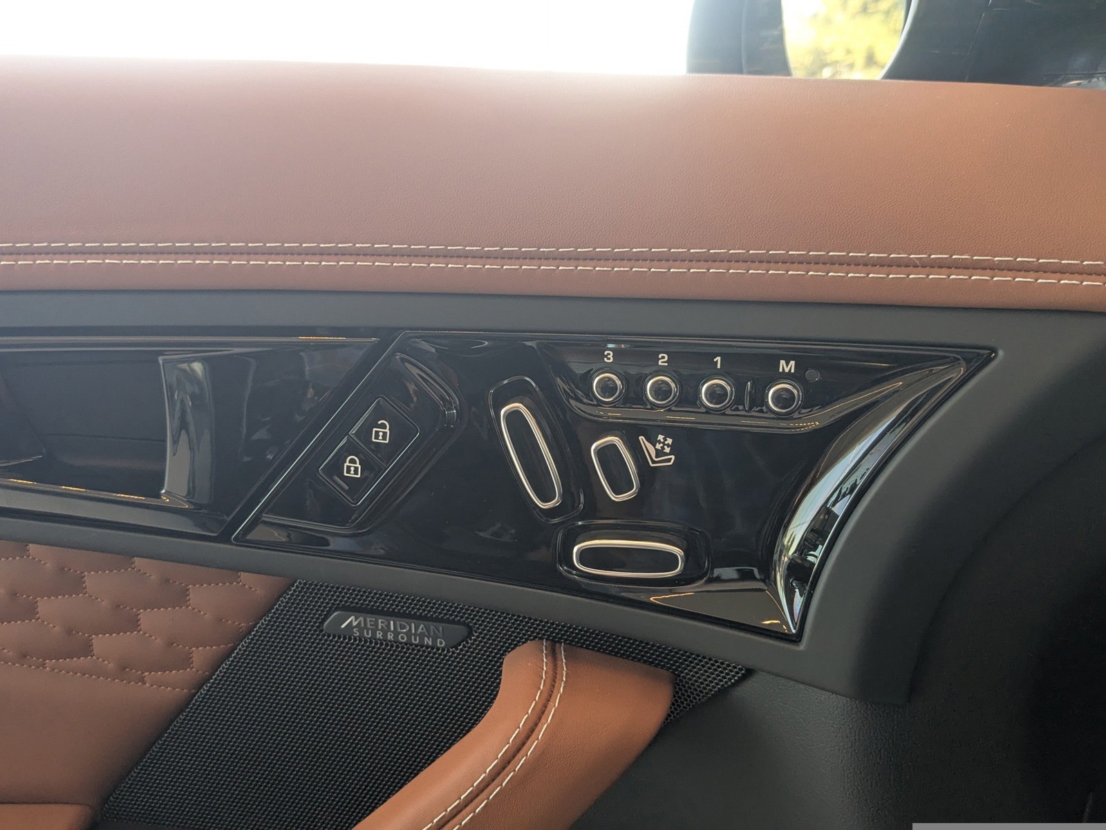 2024 Jaguar F-TYPE - Photo 13