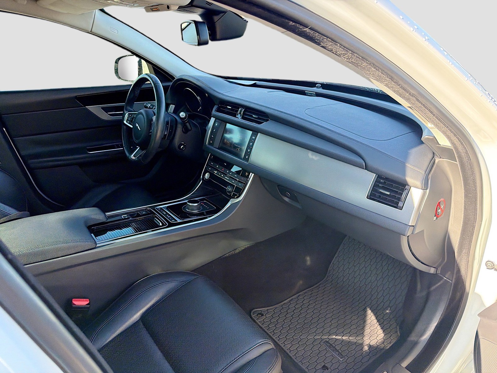 2018 Jaguar XF - Photo 13