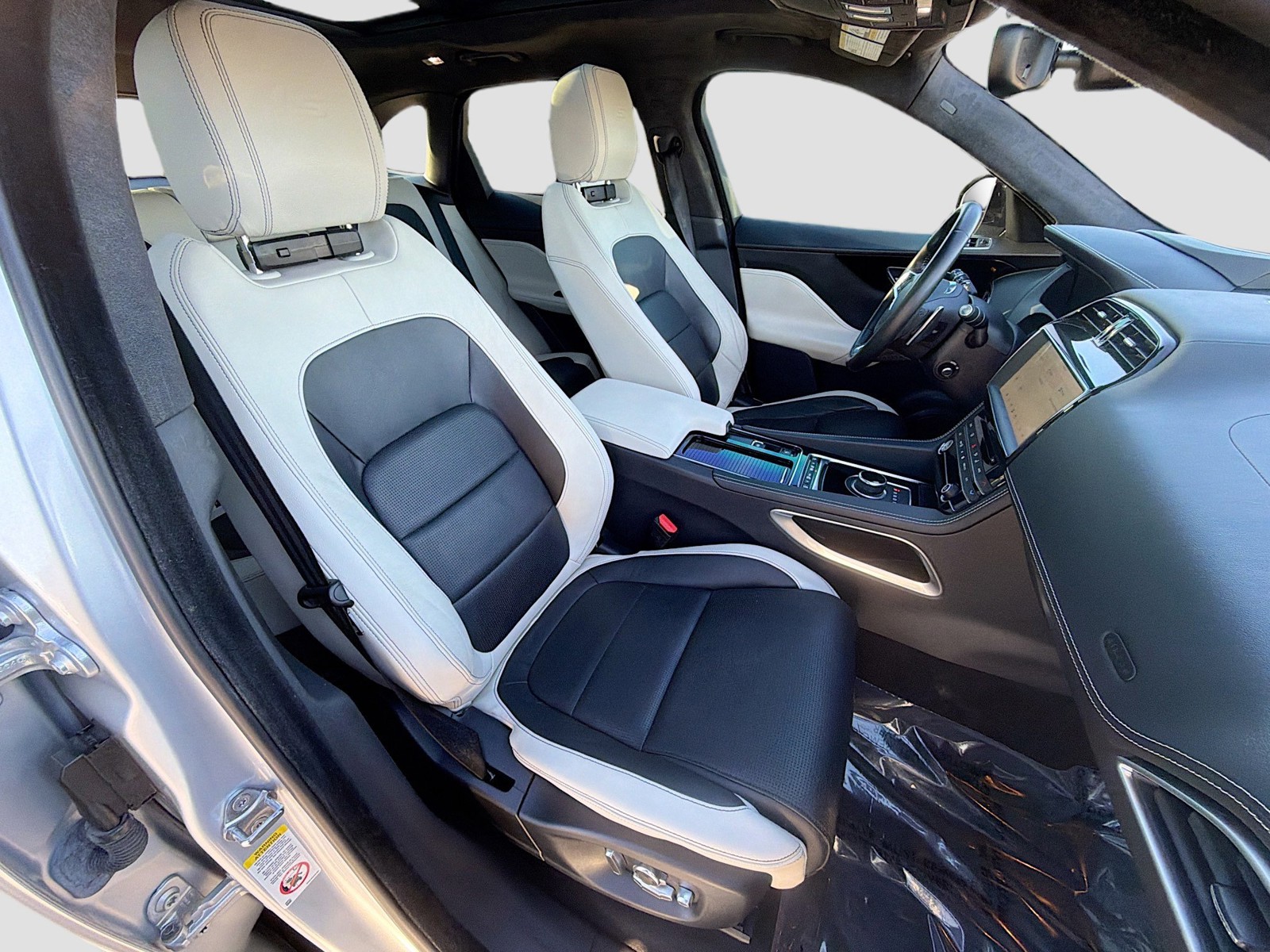 2019 Jaguar F-PACE - Photo 15