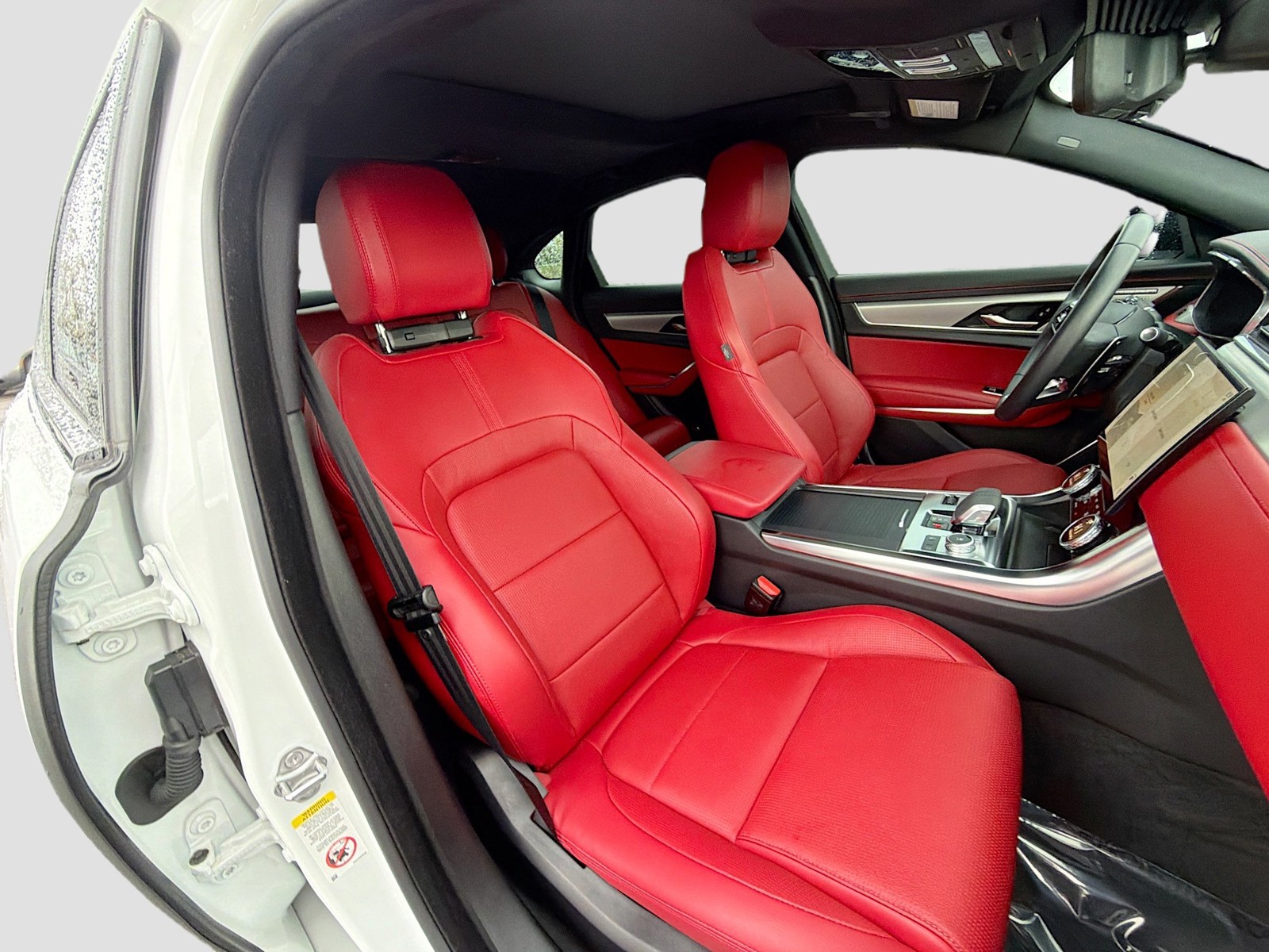 2024 Jaguar XF - Photo 15