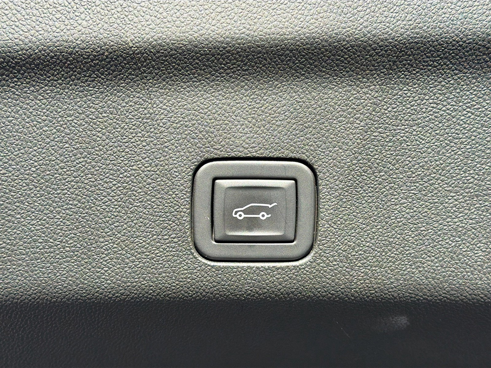 2024 Chevrolet Tahoe - Photo 13
