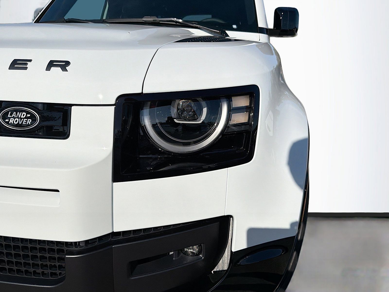 2026 Land Rover Defender 110 - Photo 9