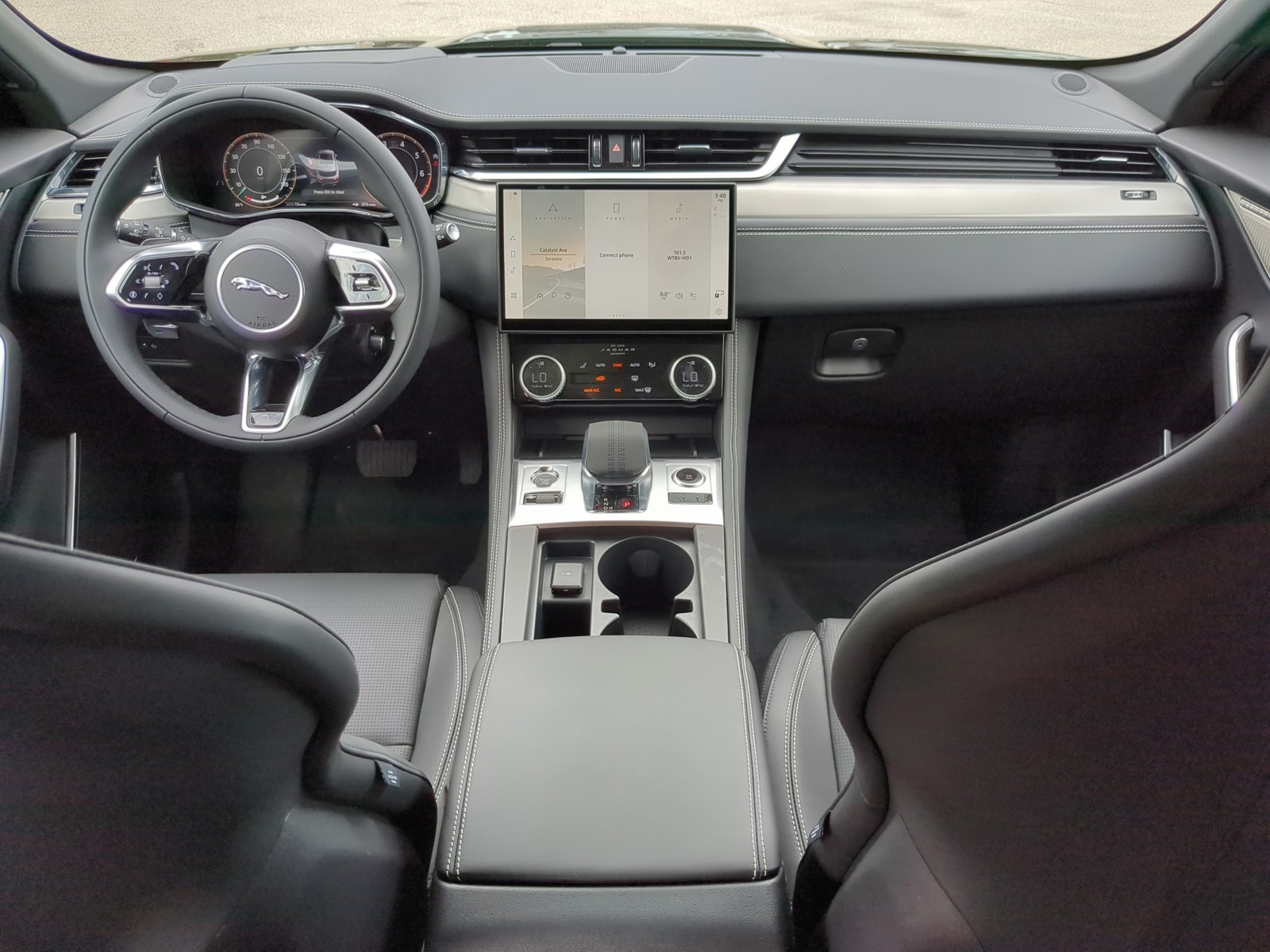 2026 Jaguar F-PACE - Photo 11