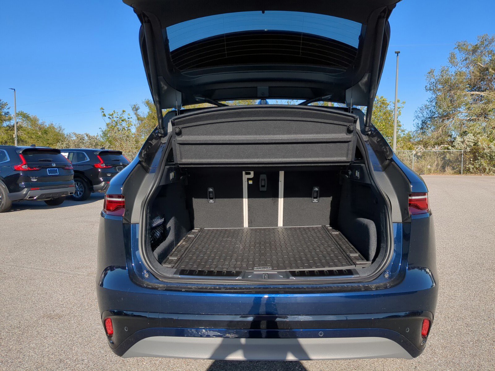 2026 Jaguar F-PACE - Photo 5