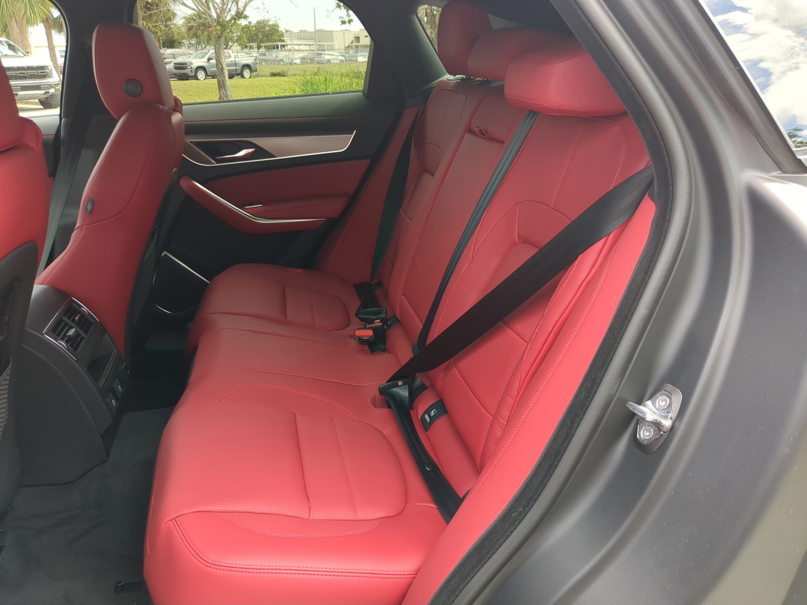 2026 Jaguar F-PACE - Photo 15