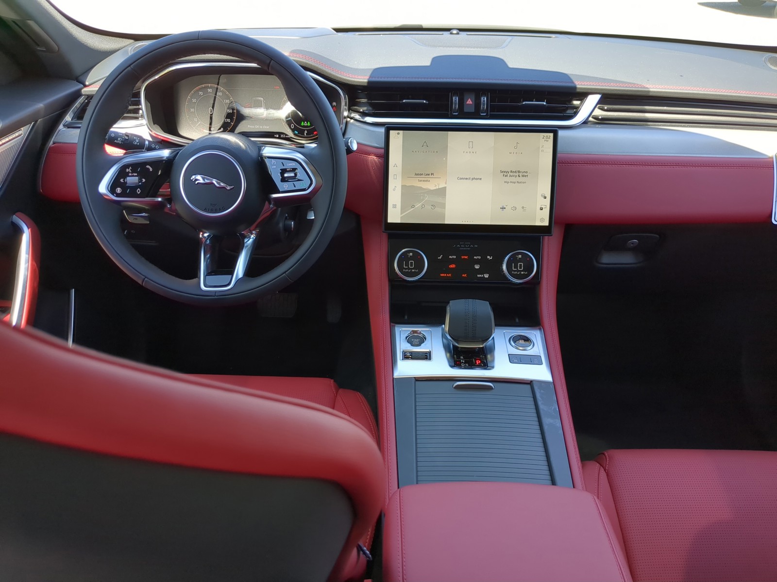 2026 Jaguar F-PACE - Photo 12