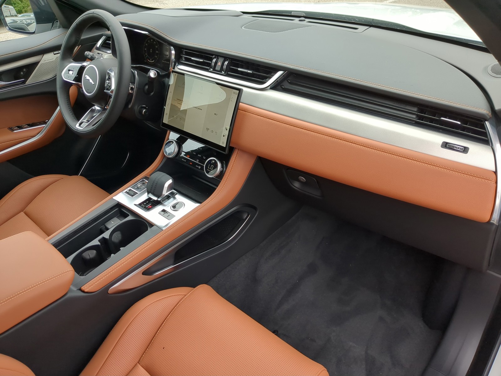 2026 Jaguar F-PACE - Photo 13
