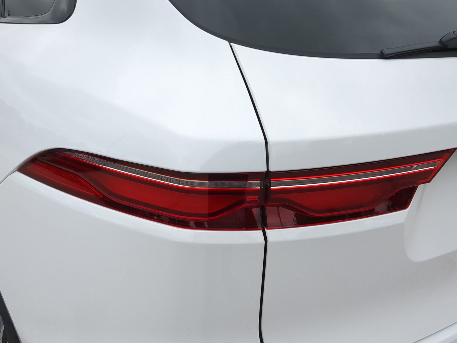 2026 Jaguar F-PACE - Photo 9