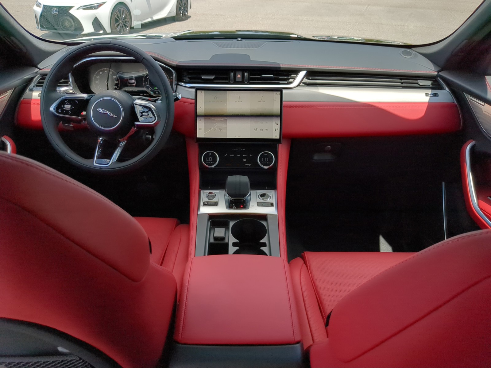 2026 Jaguar F-PACE - Photo 13