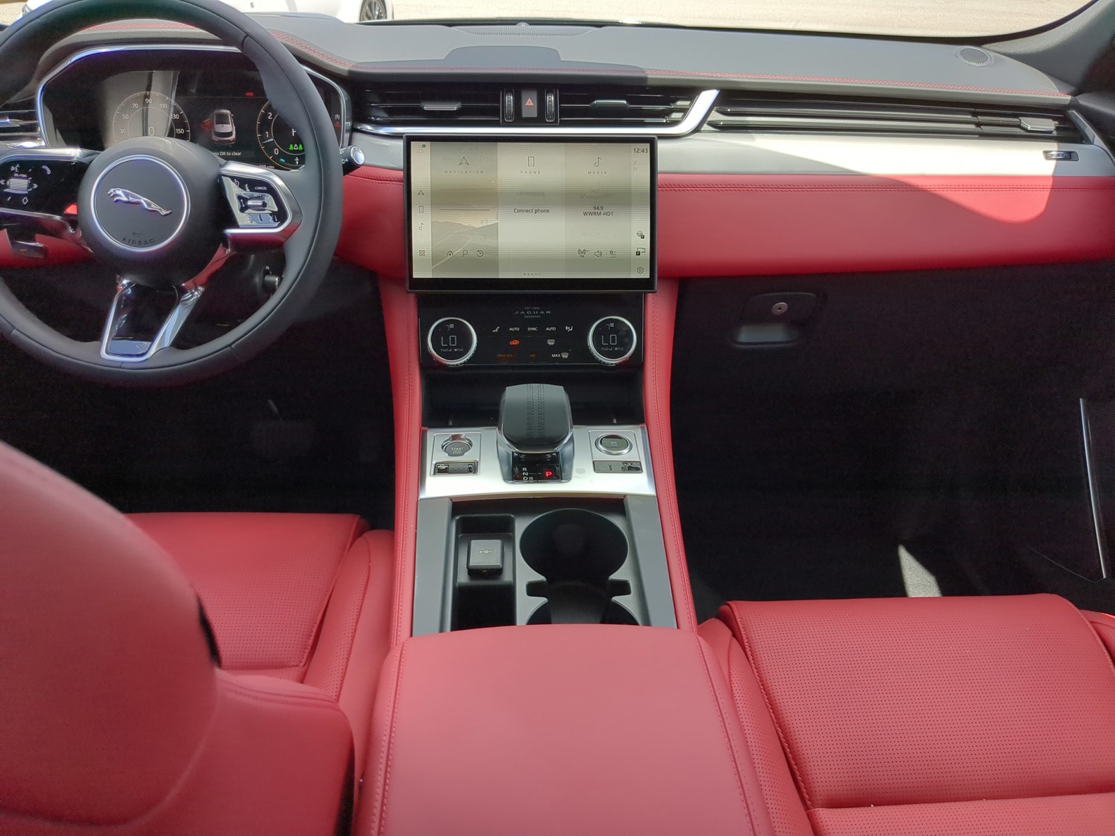 2026 Jaguar F-PACE - Photo 15