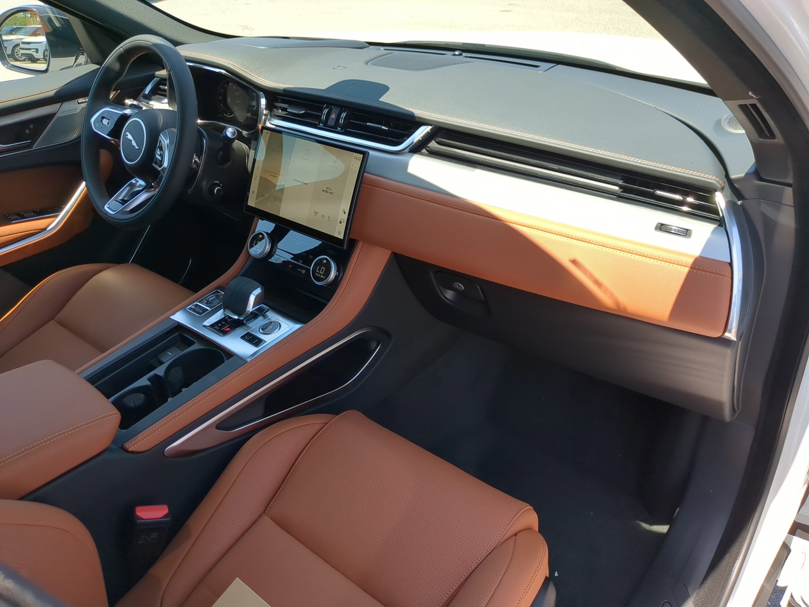 2026 Jaguar F-PACE - Photo 10