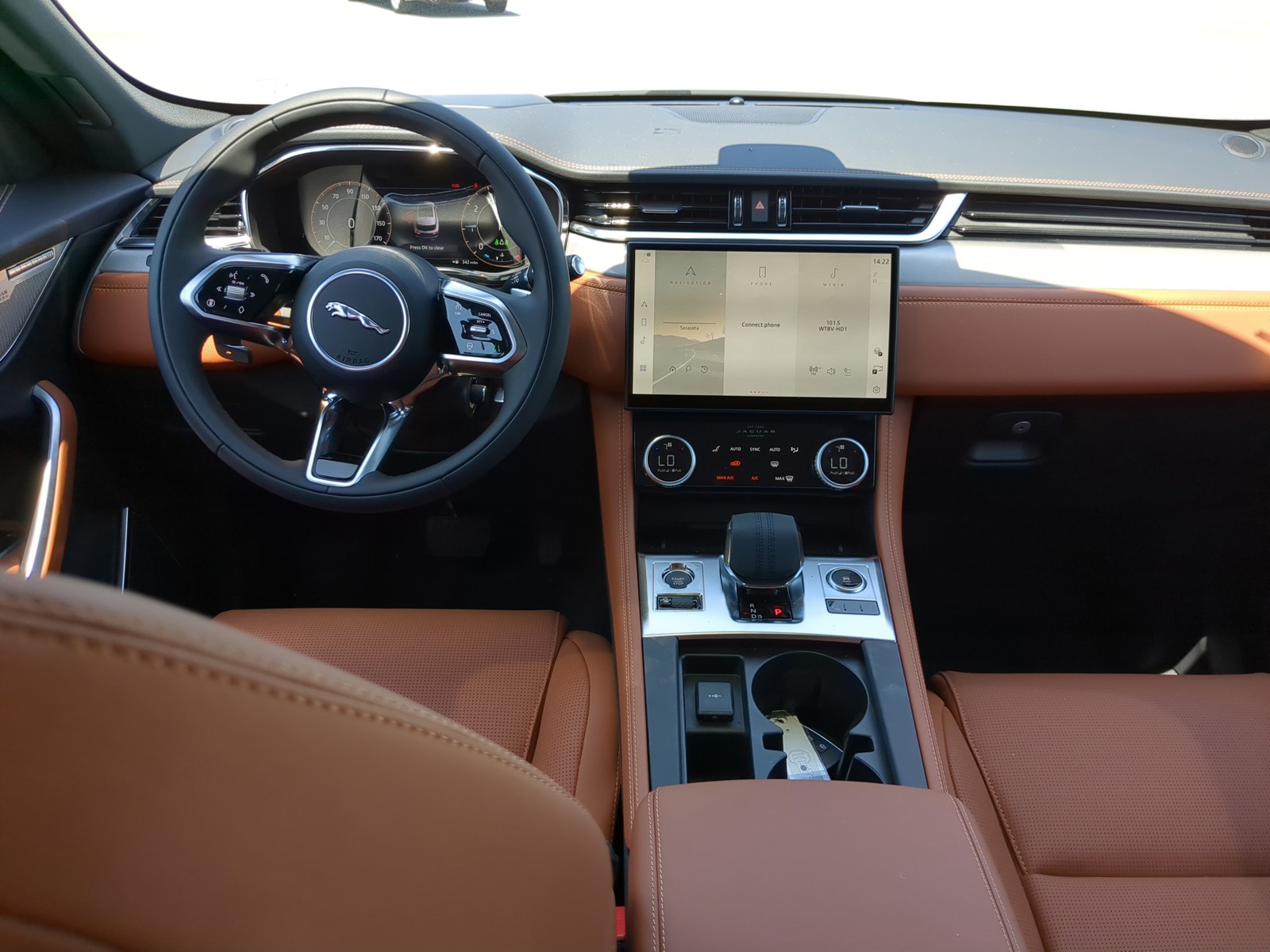 2026 Jaguar F-PACE - Photo 12