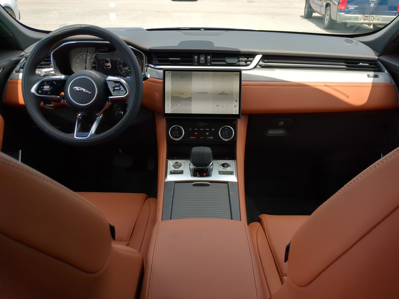 2026 Jaguar F-PACE - Photo 10