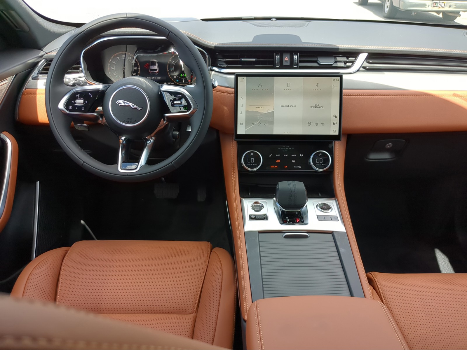 2026 Jaguar F-PACE - Photo 11