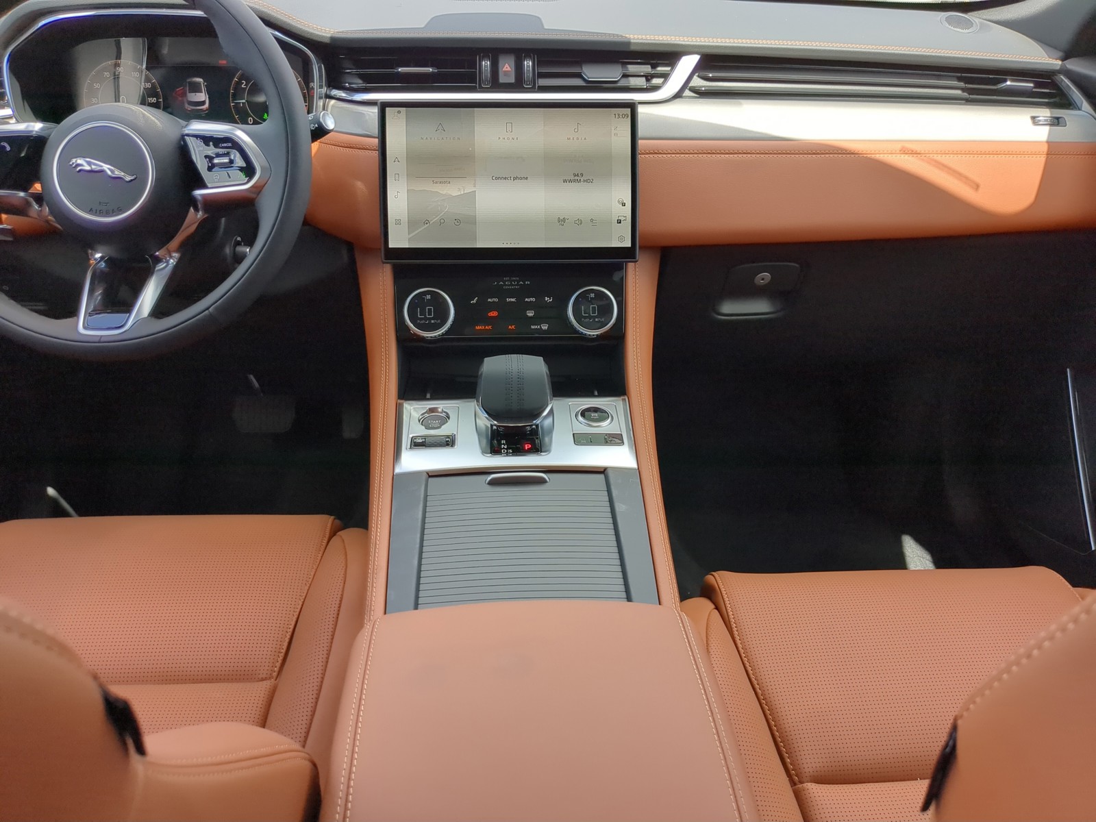 2026 Jaguar F-PACE - Photo 12
