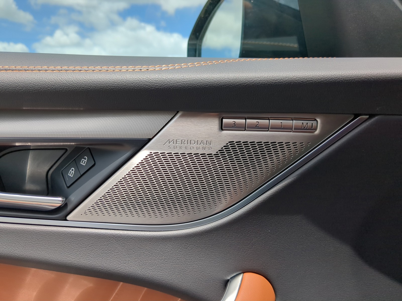 2026 Jaguar F-PACE - Photo 15
